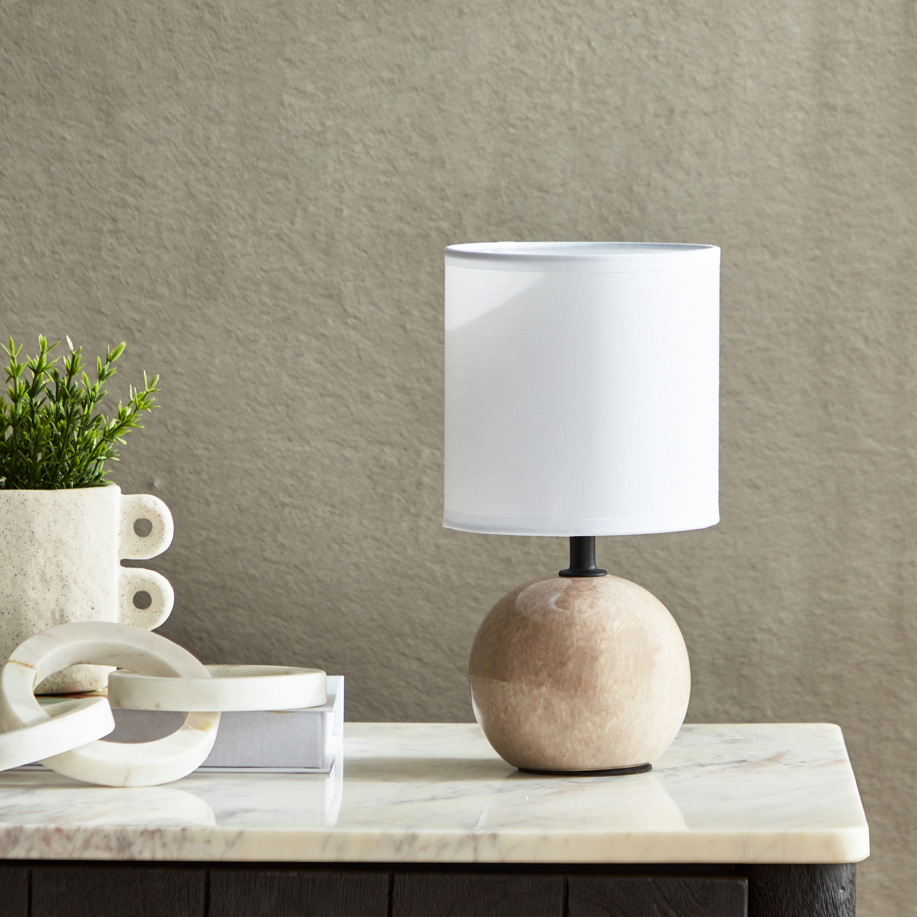 مصباح طاولة سيراميك من كاسبيان - 13x13x24 سم-hbxlivingroom-lighting-tablelamps-image-1
