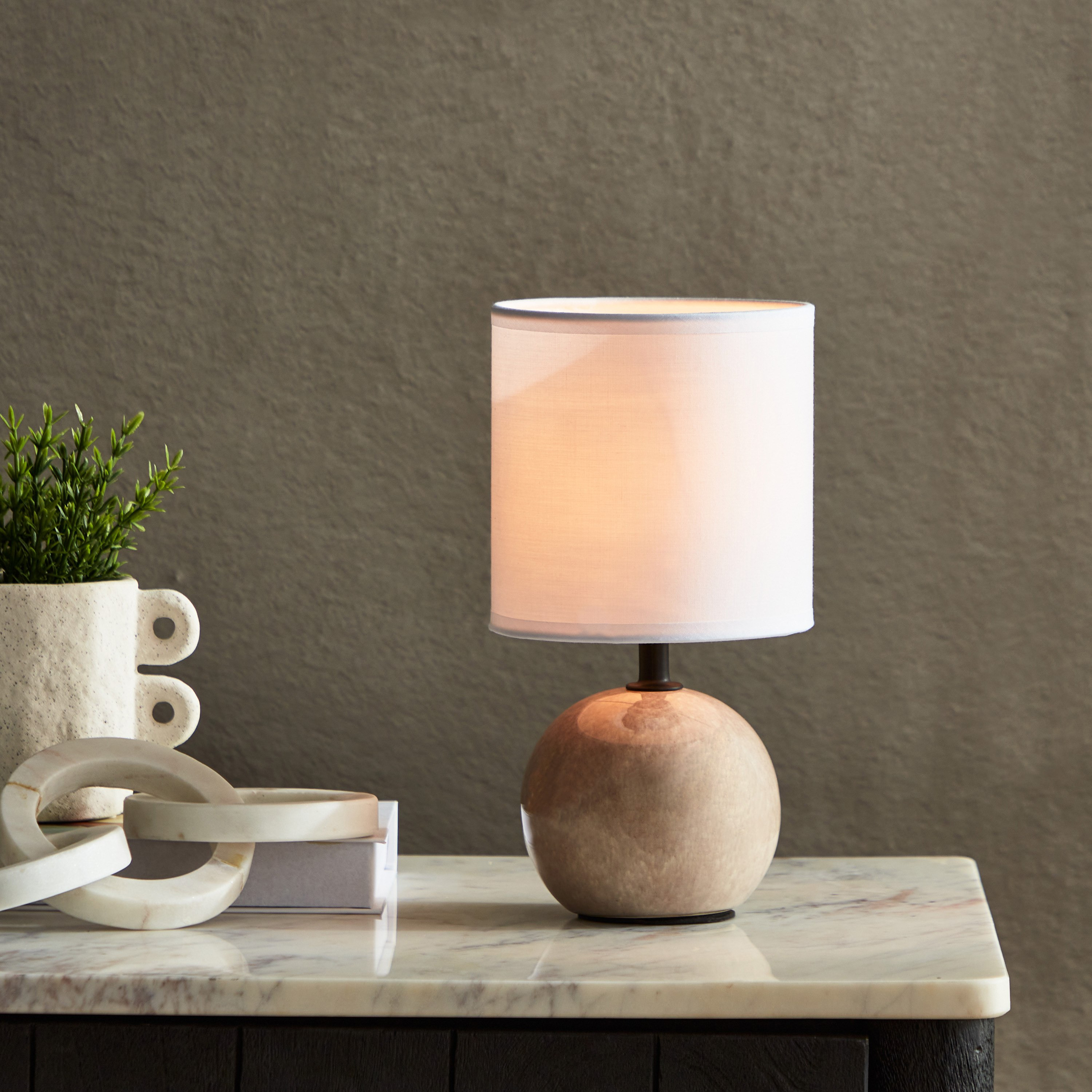 مصباح طاولة سيراميك من كاسبيان - 13x13x24 سم-hbxlivingroom-lighting-tablelamps-image-2