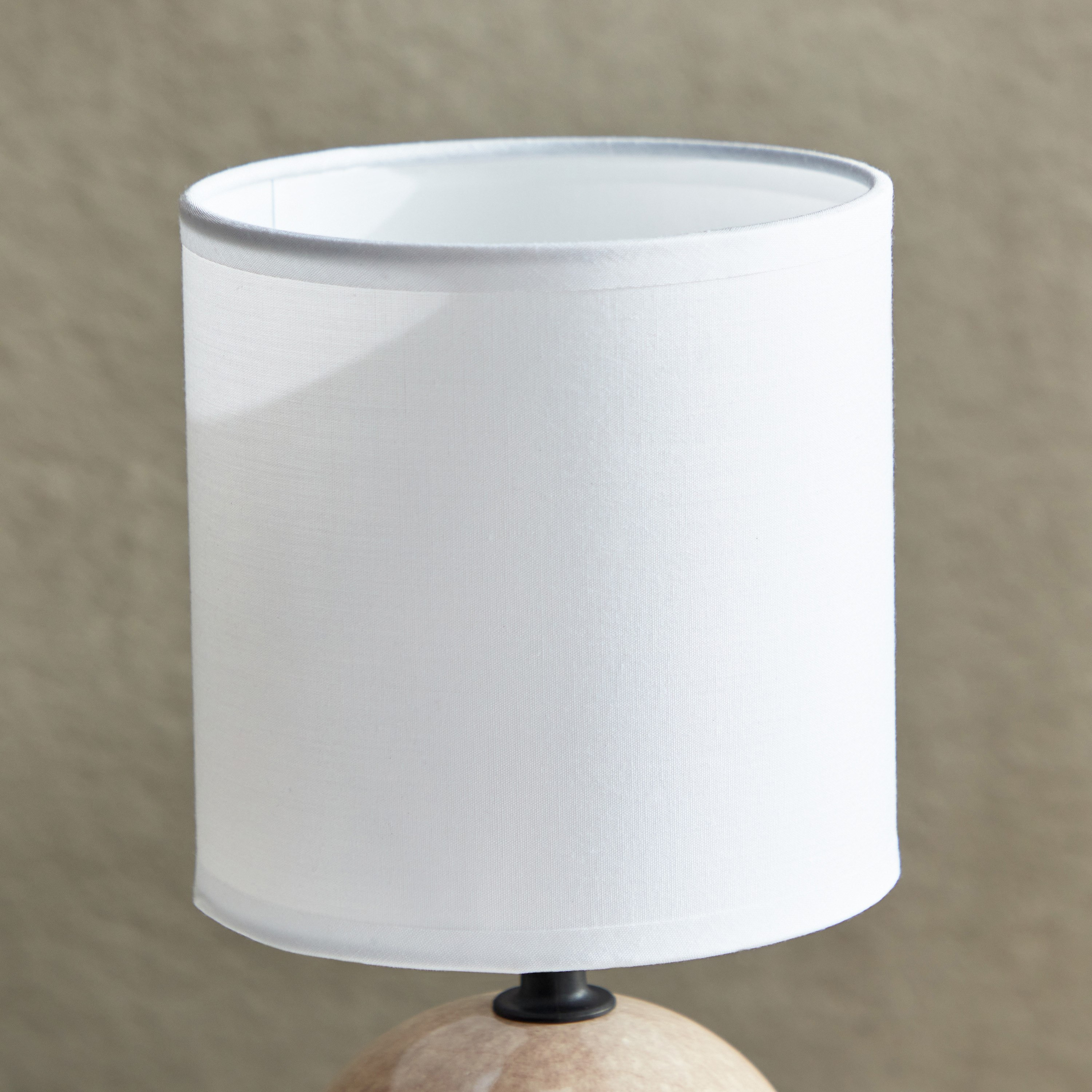 مصباح طاولة سيراميك من كاسبيان - 13x13x24 سم-hbxlivingroom-lighting-tablelamps-image-3