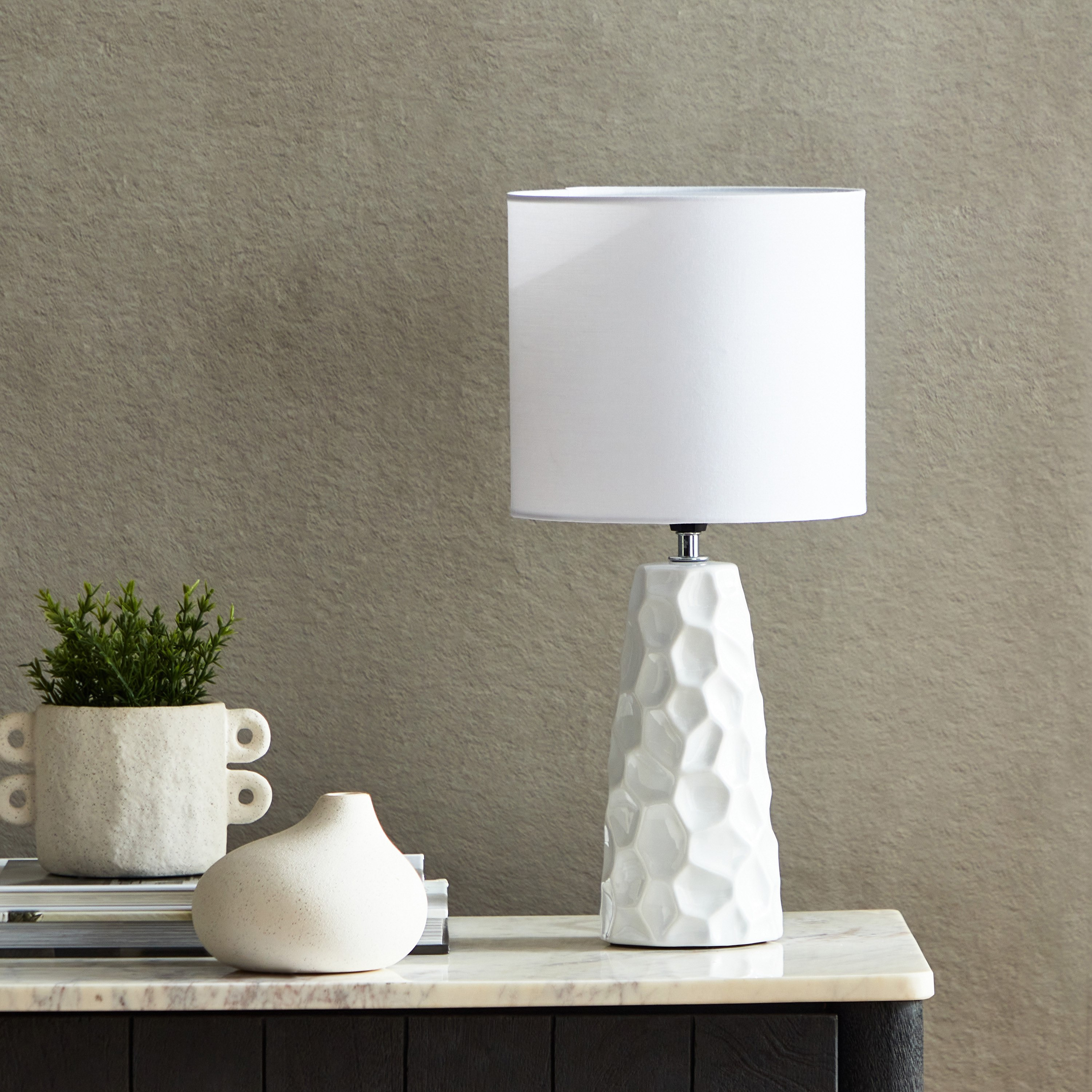 مصباح طاولة سيراميك من كاسبيان- 20x20x42.5 سم-hbxlivingroom-lighting-tablelamps-image-1