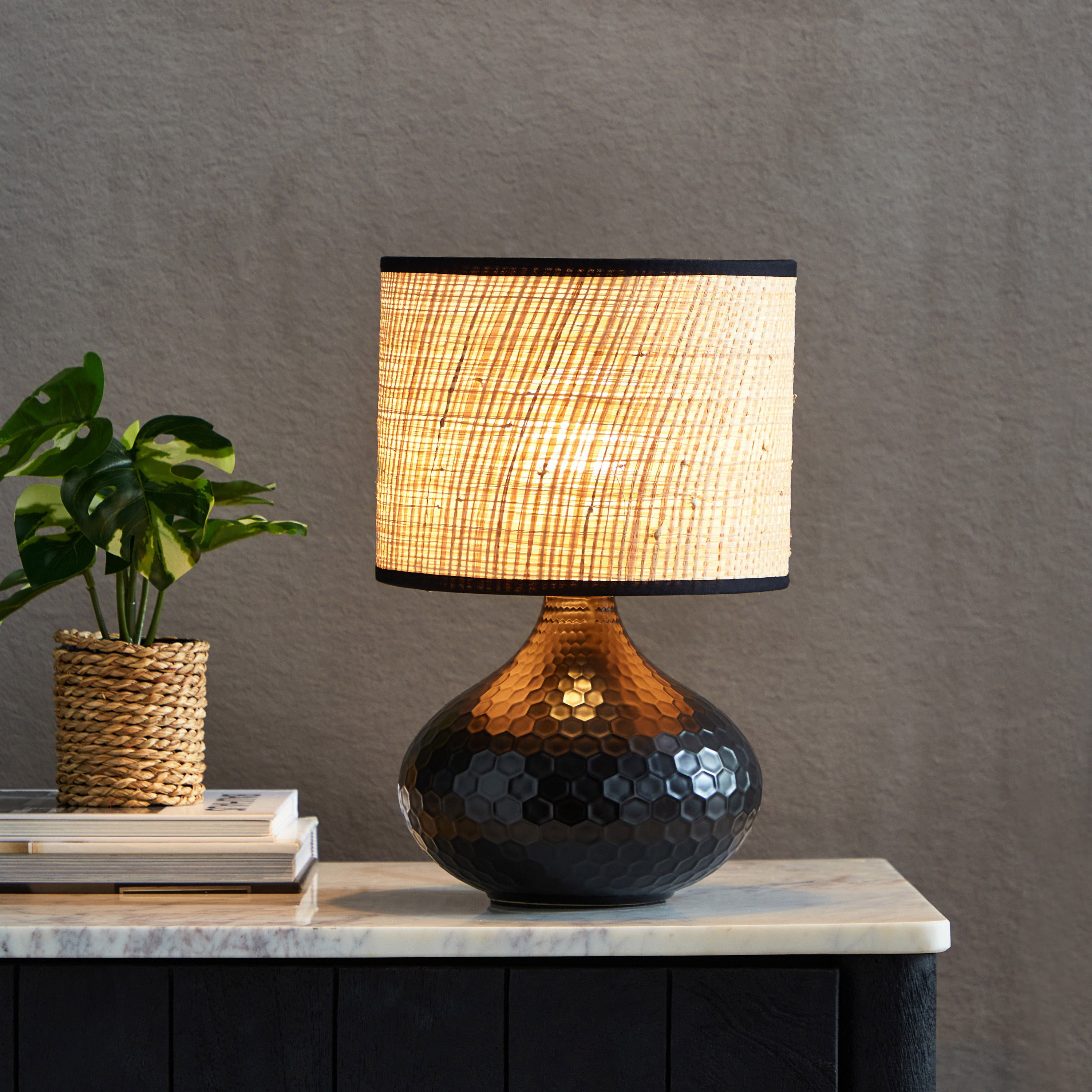 مصباح طاولة سيراميك من كاسبيان - 21x21x32 سم-hbxlivingroom-lighting-tablelamps-image-2