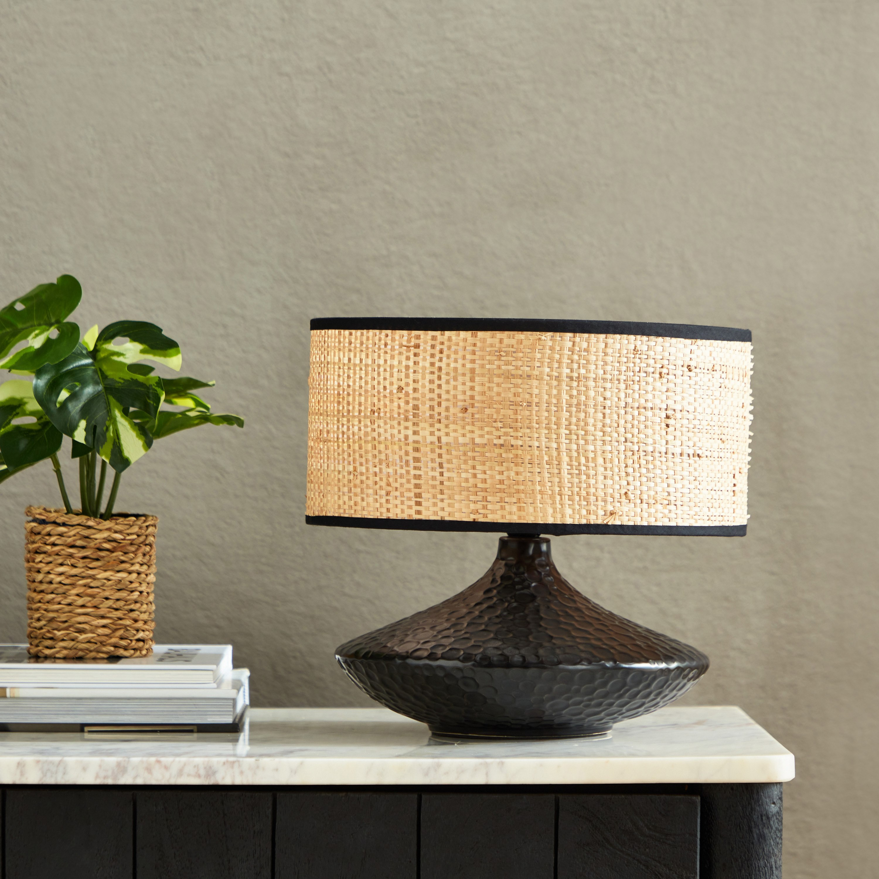 مصباح طاولة سيراميك من كاسبيان - 26x26x24 سم-hbxlivingroom-lighting-tablelamps-image-1