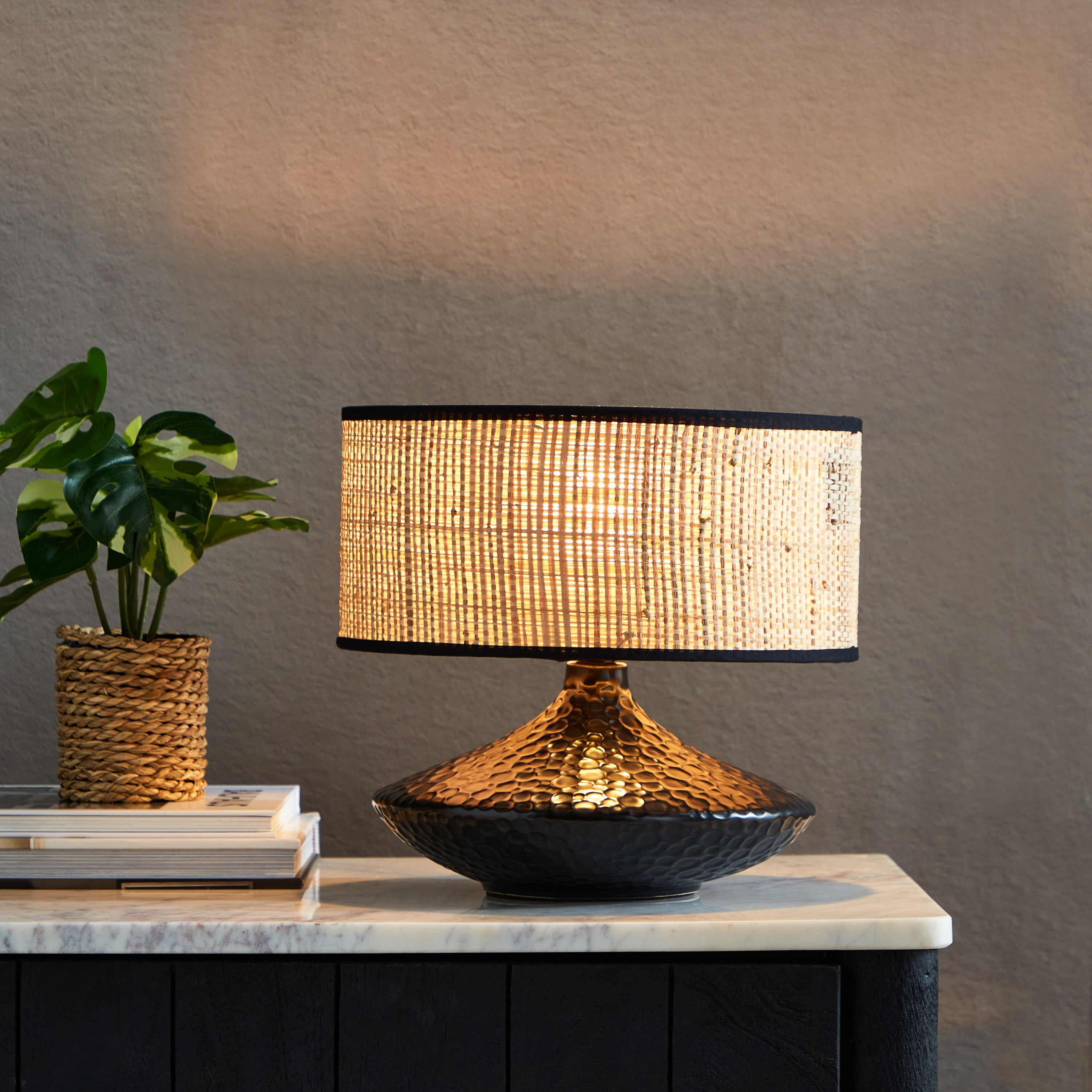 مصباح طاولة سيراميك من كاسبيان - 26x26x24 سم-hbxlivingroom-lighting-tablelamps-image-2