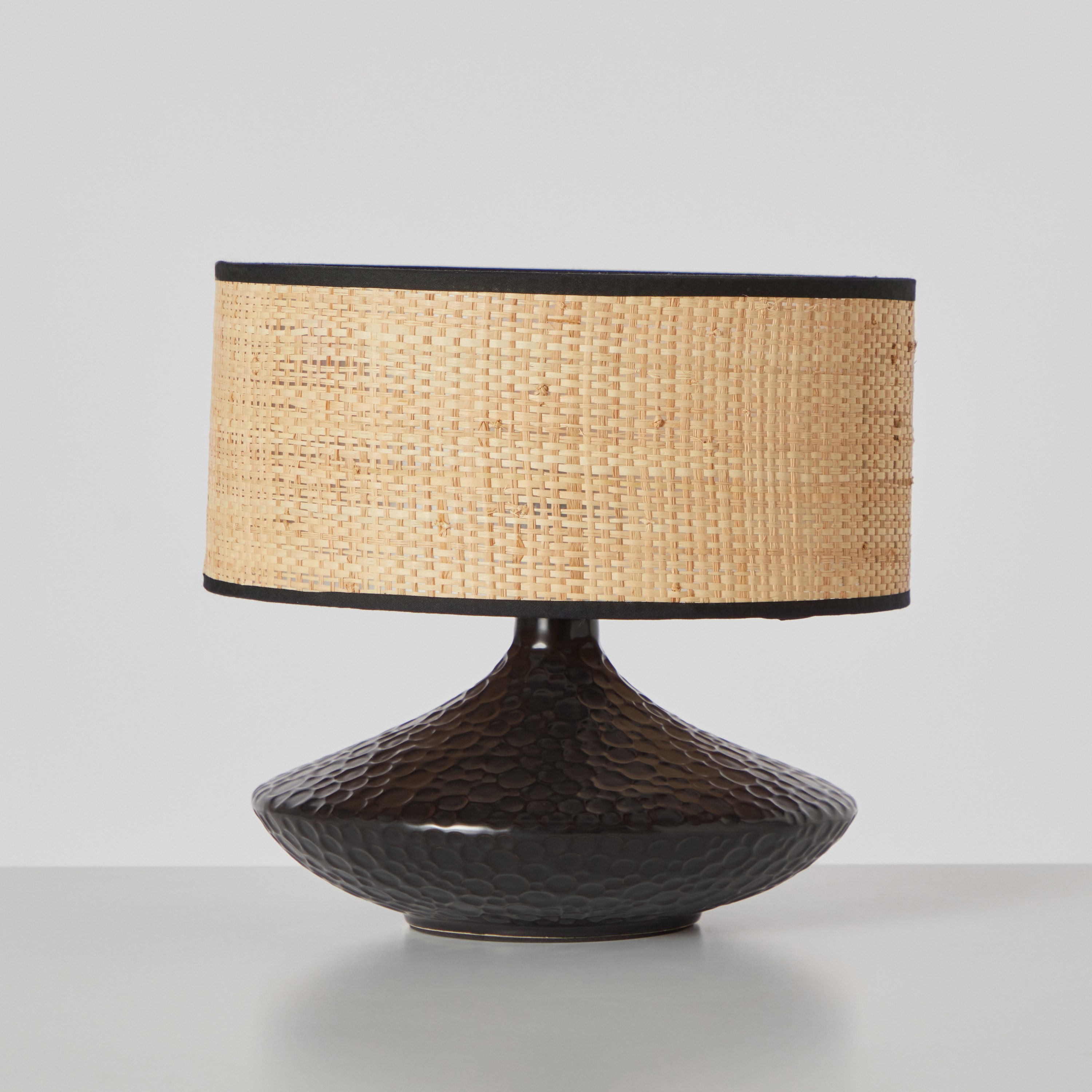 مصباح طاولة سيراميك من كاسبيان - 26x26x24 سم-hbxlivingroom-lighting-tablelamps-image-6