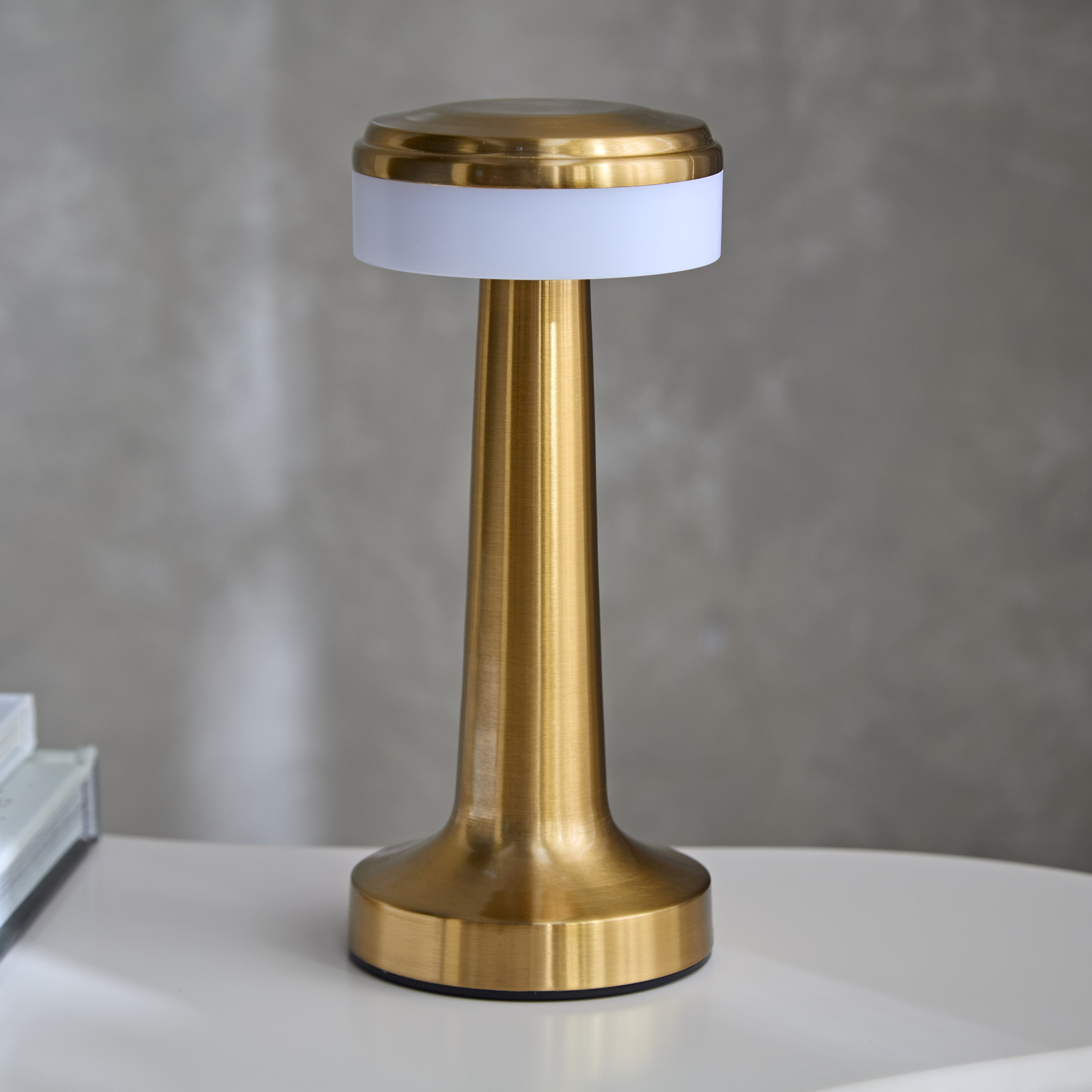 مصباح مكتبي إل إي دي معدني يعمل باللمس من ماريشا - 9x21 سم-hbxlivingroom-lighting-tablelamps-image-1