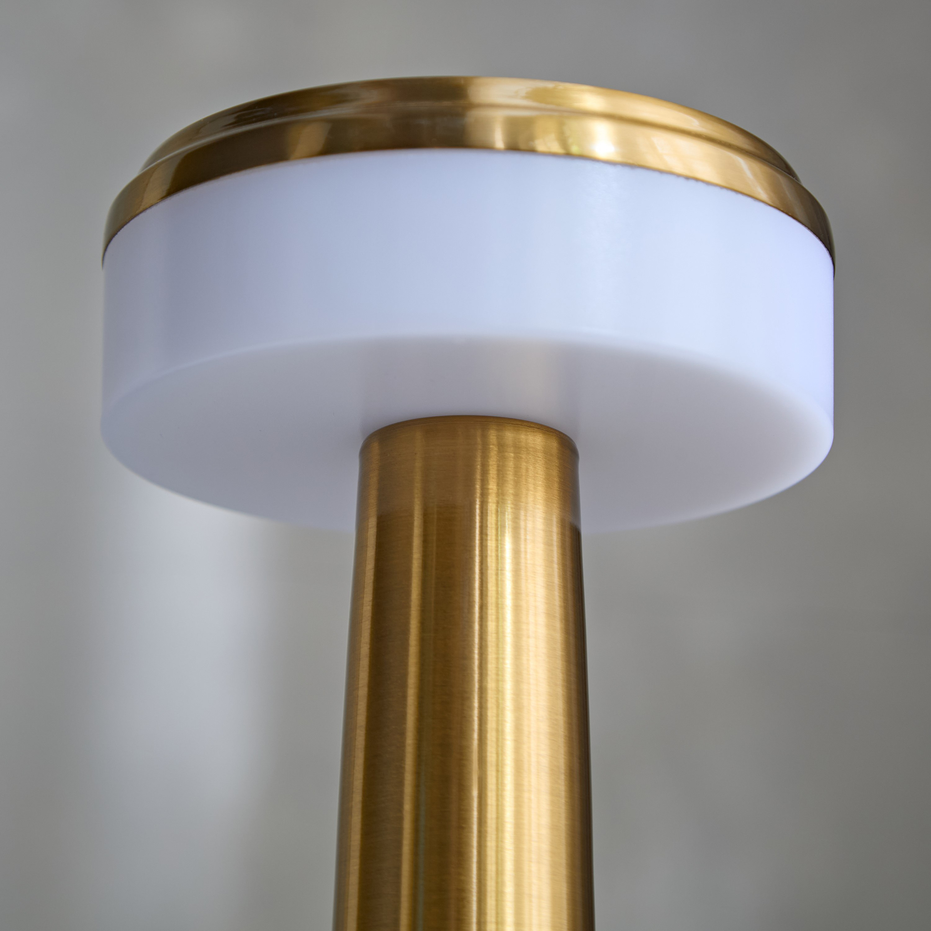 مصباح مكتبي إل إي دي معدني يعمل باللمس من ماريشا - 9x21 سم-hbxlivingroom-lighting-tablelamps-image-3