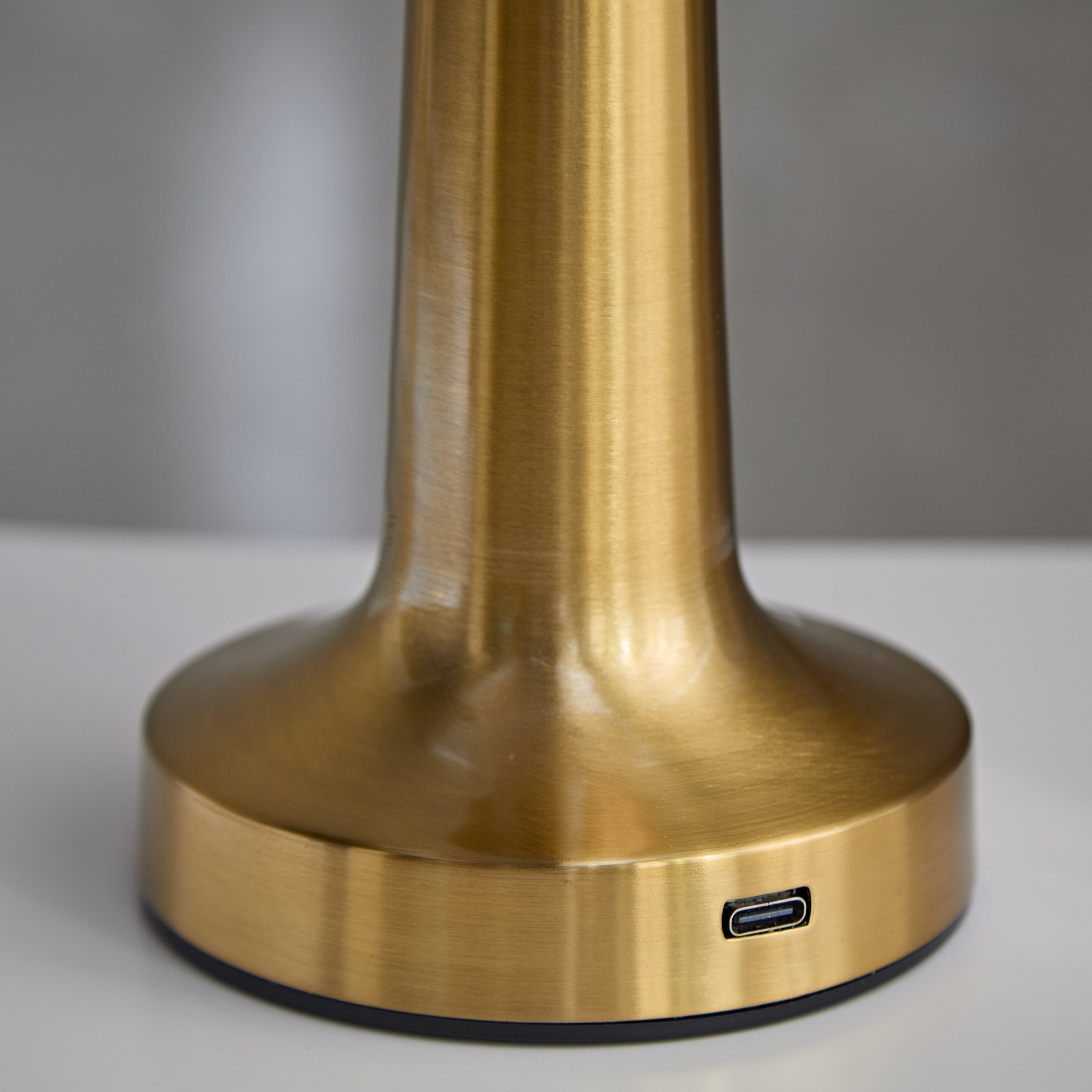 مصباح مكتبي إل إي دي معدني يعمل باللمس من ماريشا - 9x21 سم-hbxlivingroom-lighting-tablelamps-image-4
