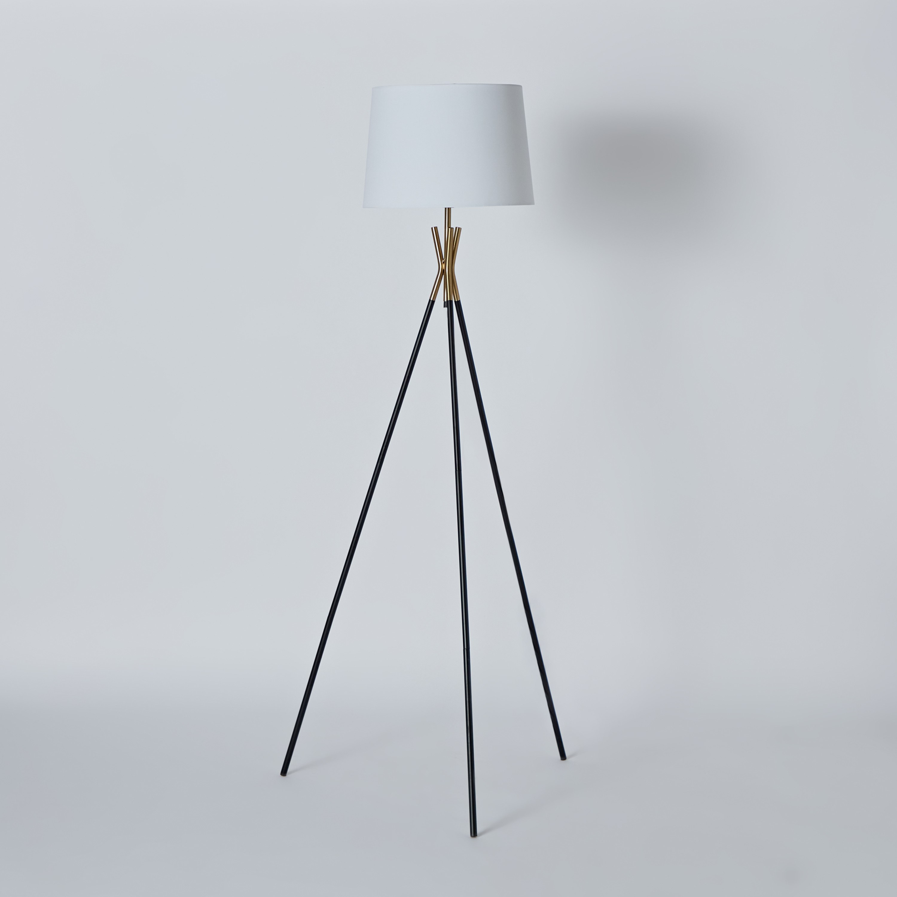 مصباح أرضية معدن ثلاثي القوائم من مارشيا - 40x166 سم-PROMO_HB_AE_B1G1_250925-image-6
