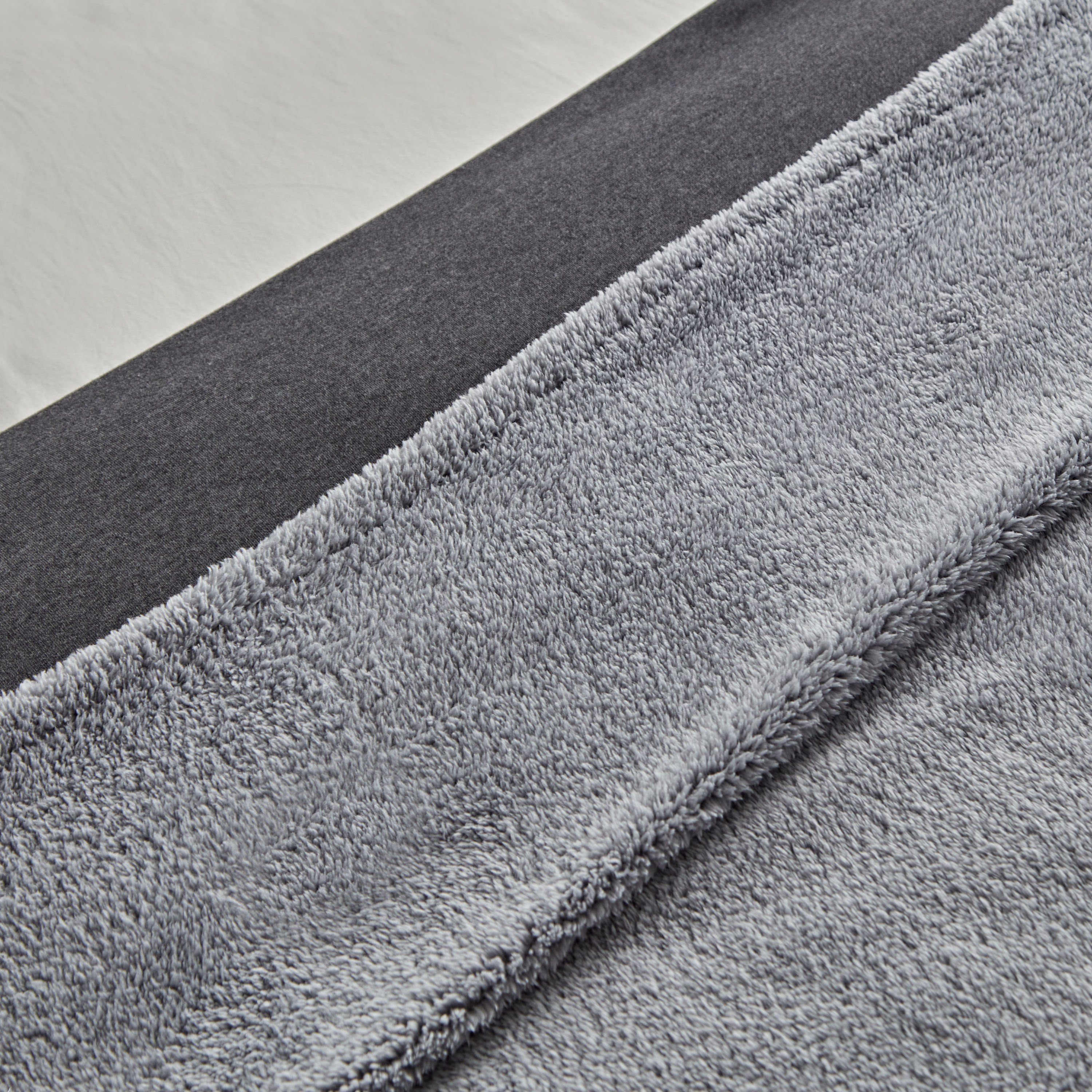 بطانية كوين جيرسي مزدوجة الطبقات من كويلو - 200x220 سم-hbxhomeware-hbxbedroom-image-3