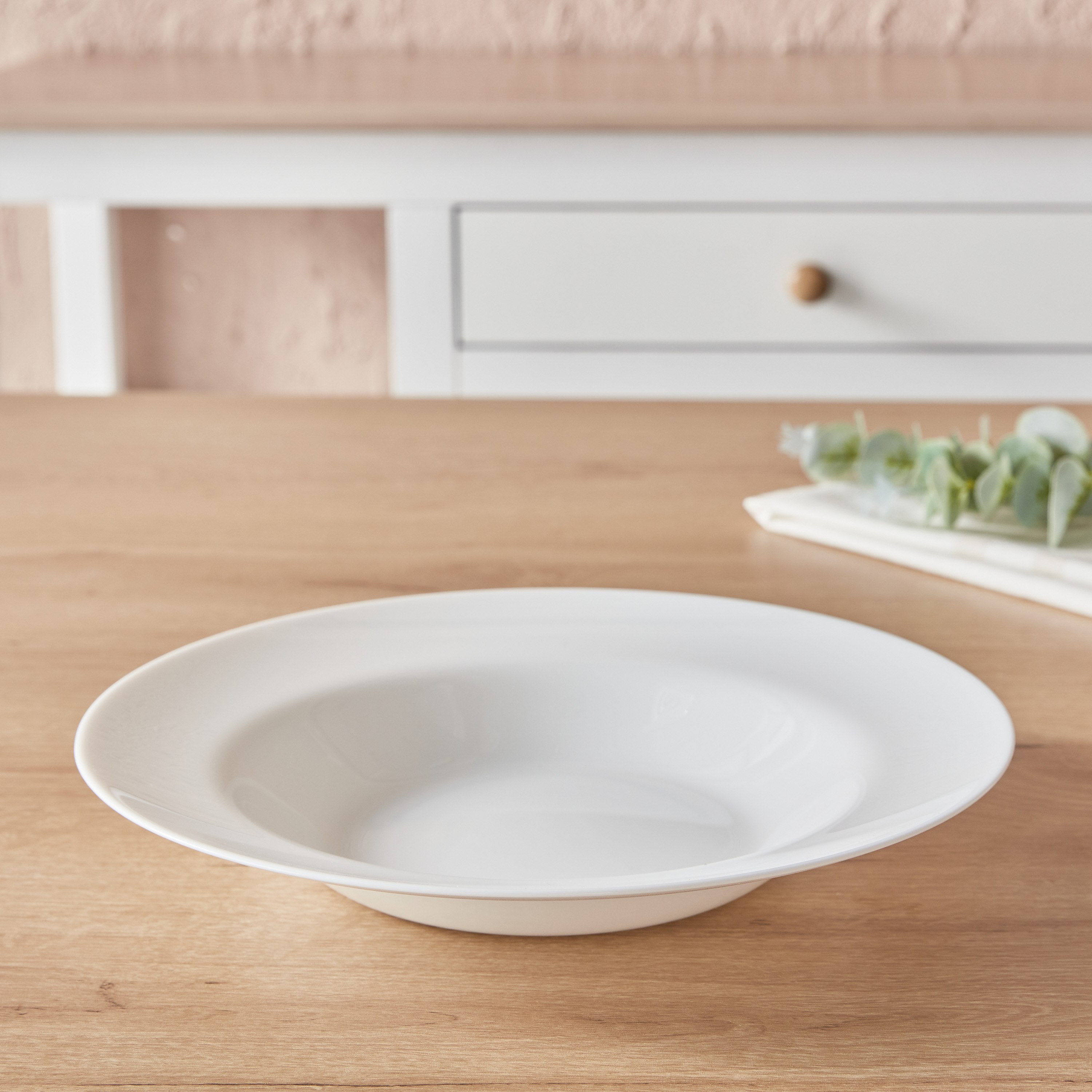 صحن معكرونة فريندز تايم من لومينارك - 28.5 سم-hbxdecorandfurnishings-tabletop-crockery-image-1