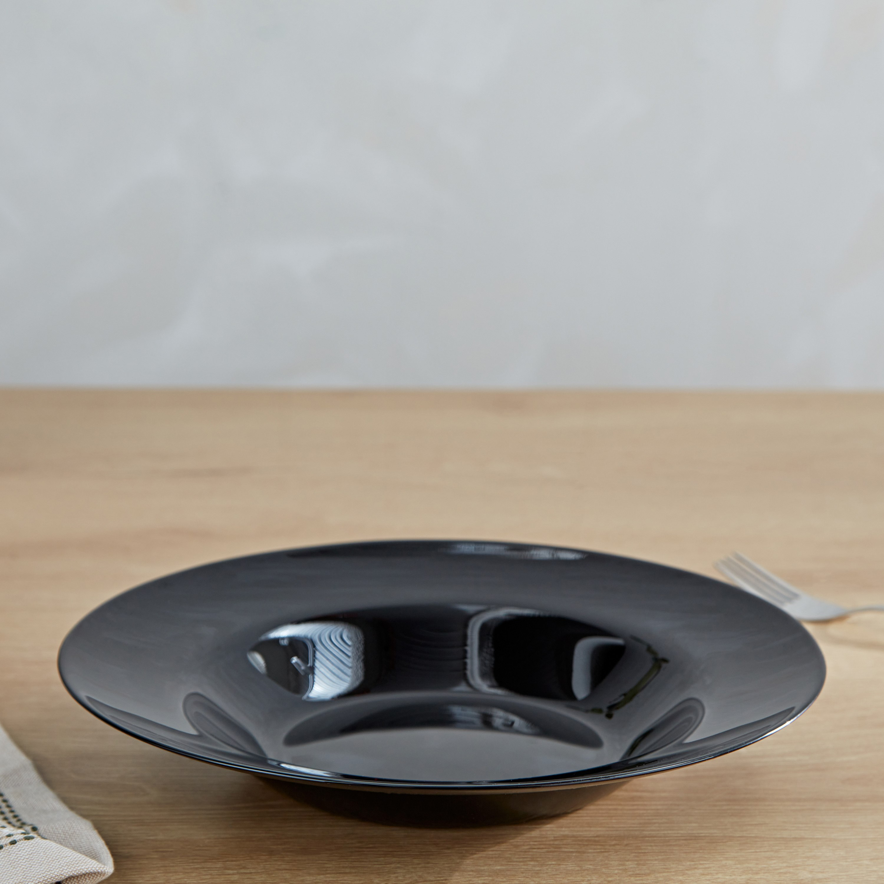 صحن معكرونة فريندز تايم من لومينارك - 28.5 سم-hbxdecorandfurnishings-tabletop-crockery-image-1