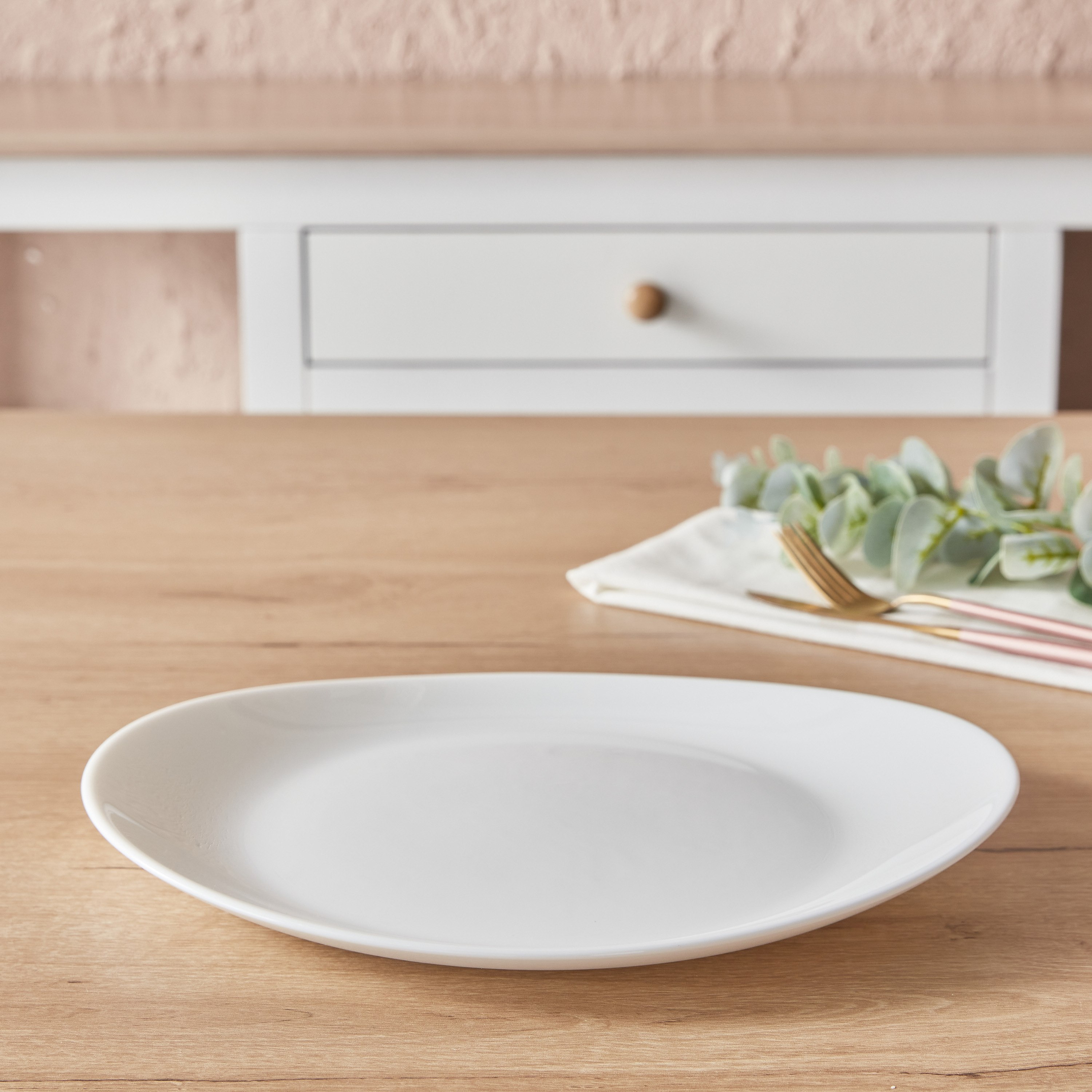 صحن ستيك فريندز تايم من لومينارك - 30 سم-hbxdecorandfurnishings-tabletop-crockery-image-1