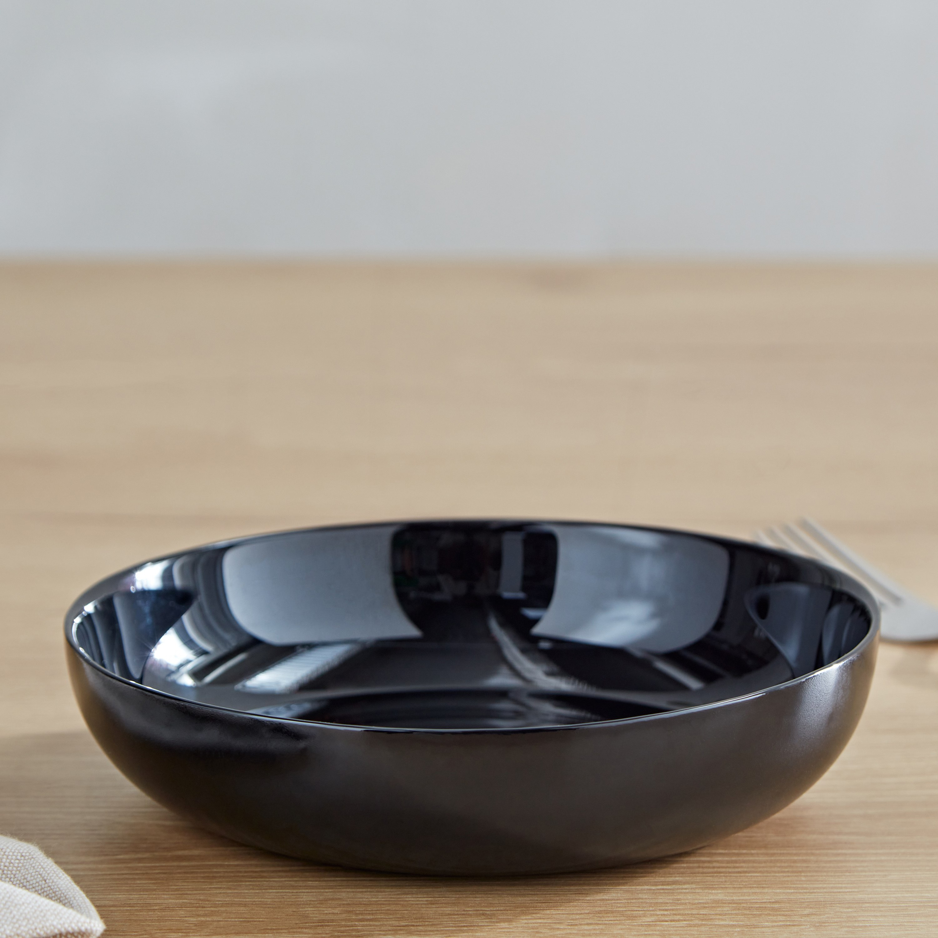 صحن حساء فريندز تايم من لومينارك - 17 سم-hbxdecorandfurnishings-tabletop-crockery-image-1