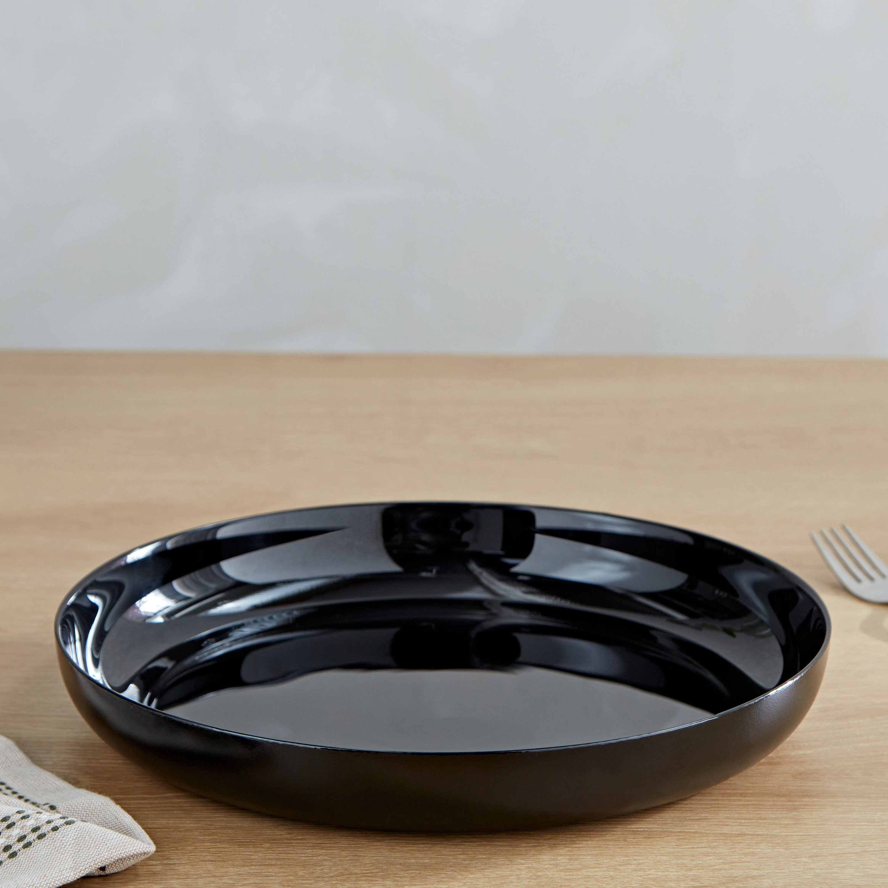 صحن تقديم فريندز تايم من لومينارك - 30 سم-hbxdecorandfurnishings-tabletop-serveware-image-1