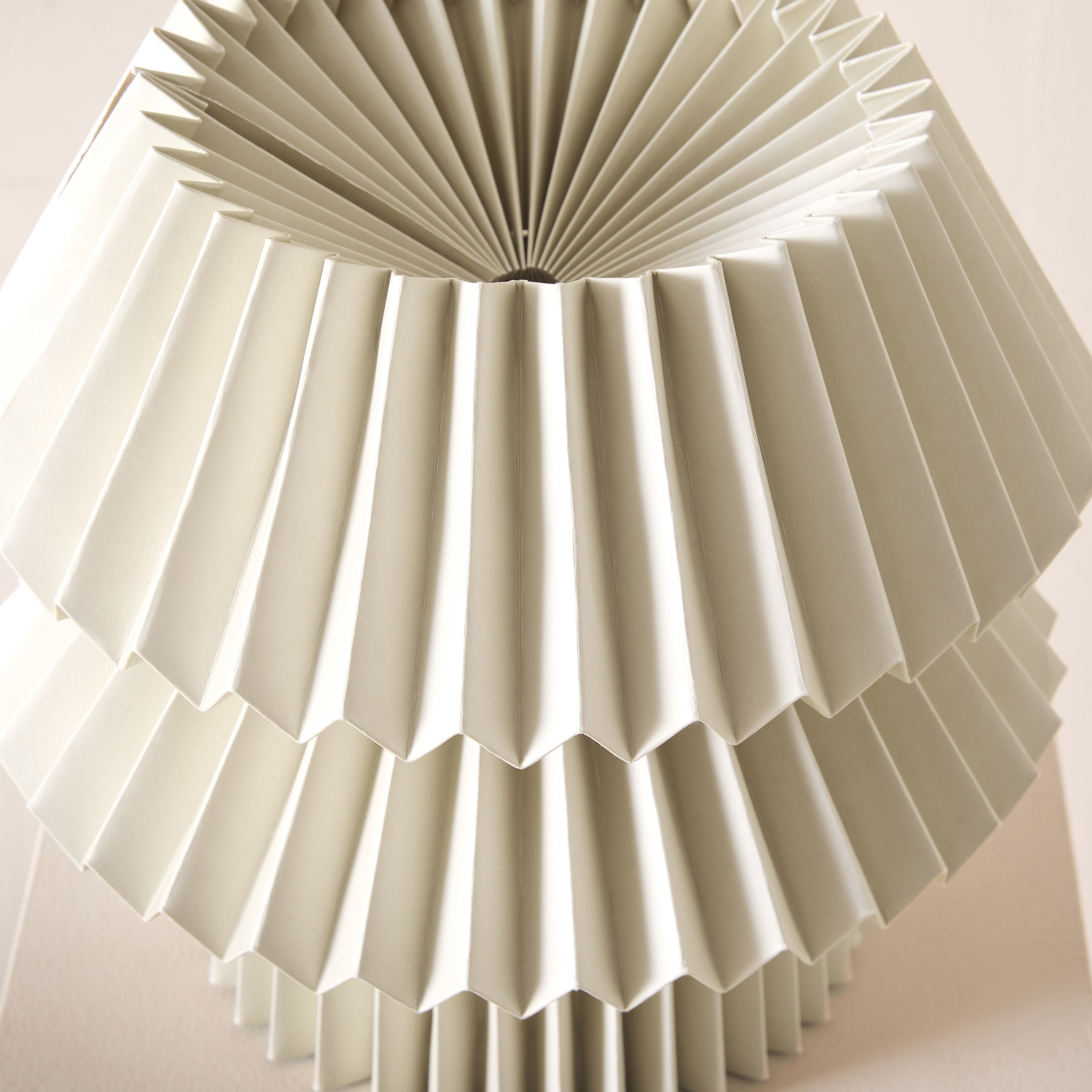 مصباح طاولة إي 27 بغطاء ورقي من تاشا- 30.5 × 31 سم-hbxbedroom-lighting-tablelamps-image-3