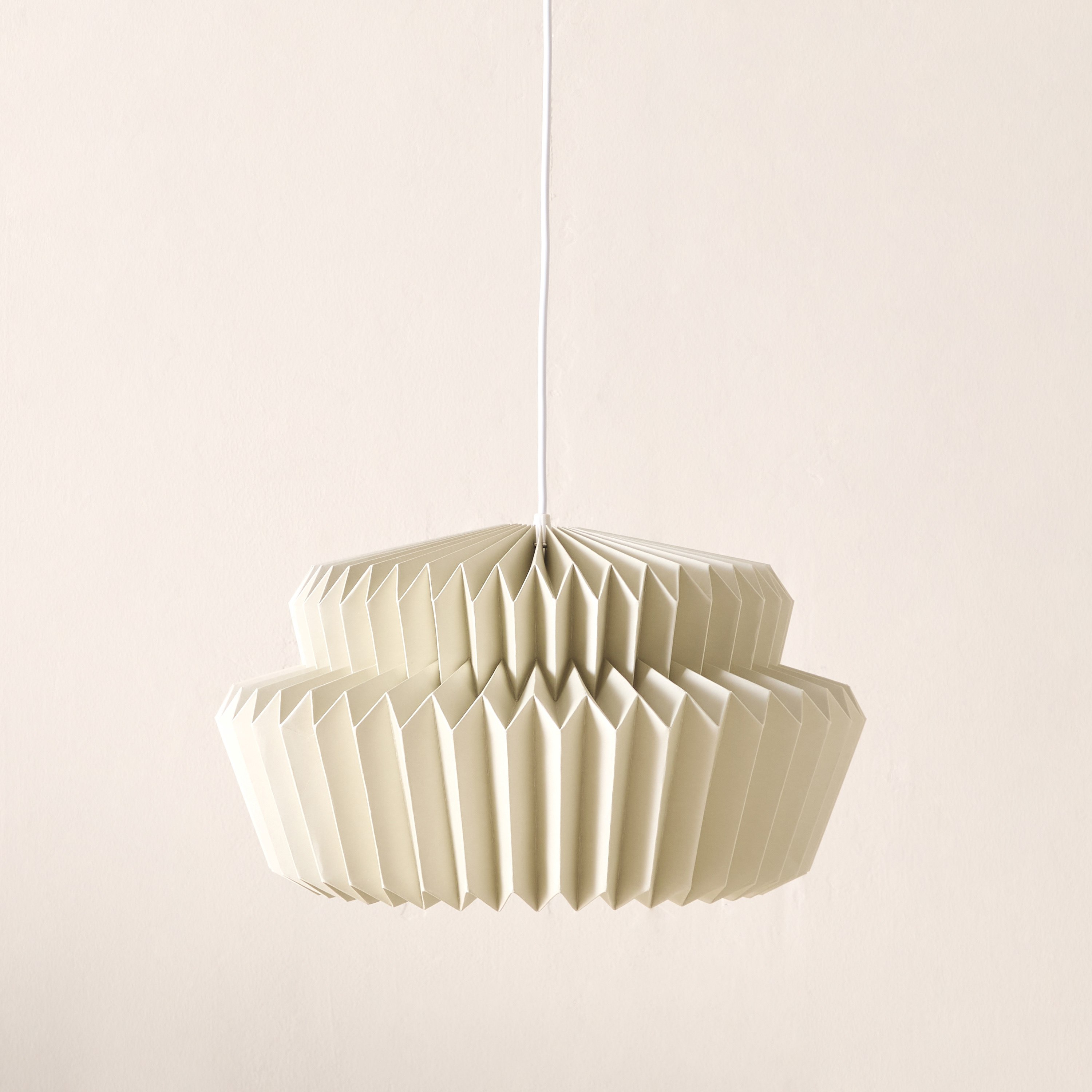 مصباح متدلي بمظلة وغطاء ورق من تاشا - 40x22x150 سم-hbxhomeware-hbxlivingroom-image-1