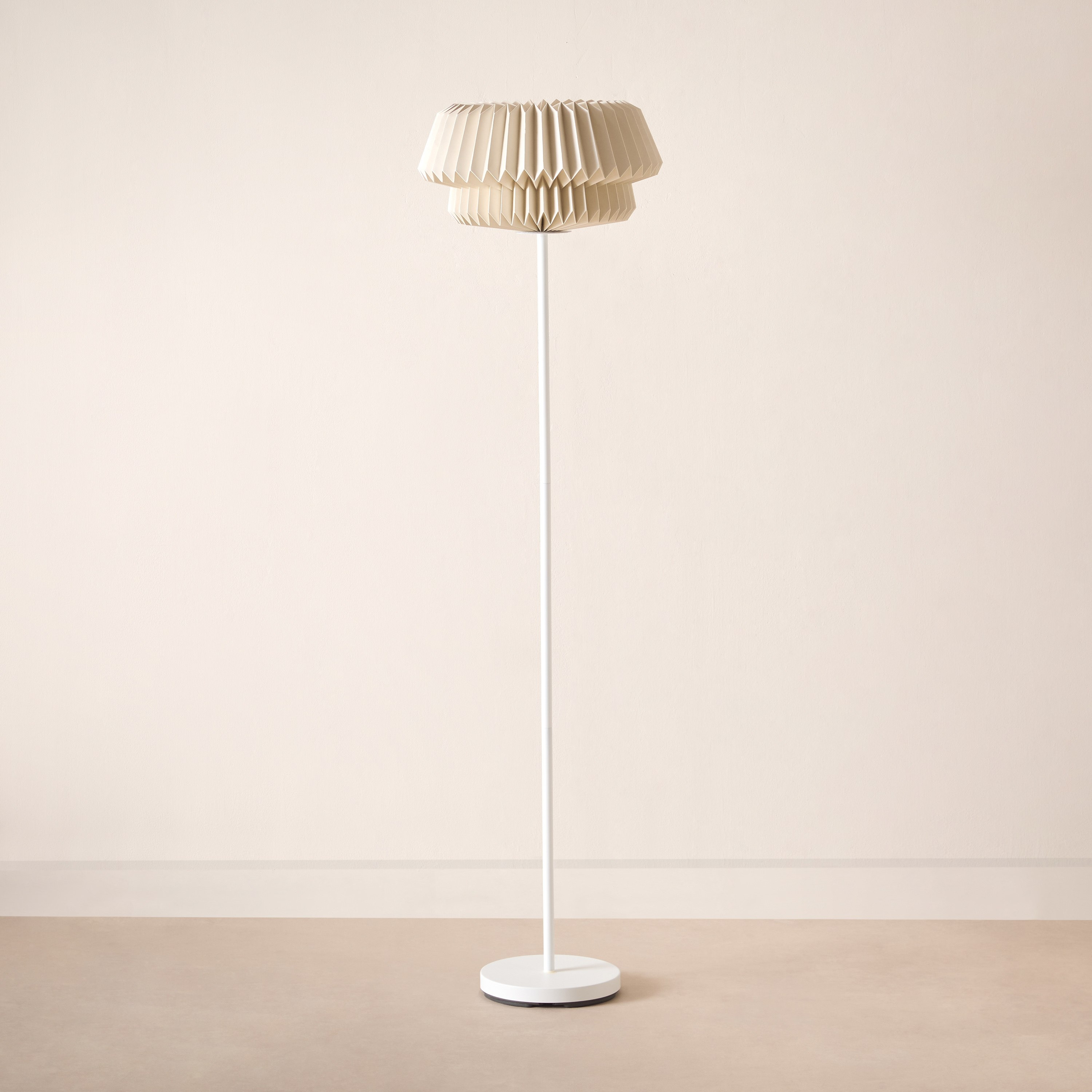 مصباح أرضية معدن بغطاء ورق من تاشا - 40x160 سم-hbxhomeware-hbxlivingroom-image-1