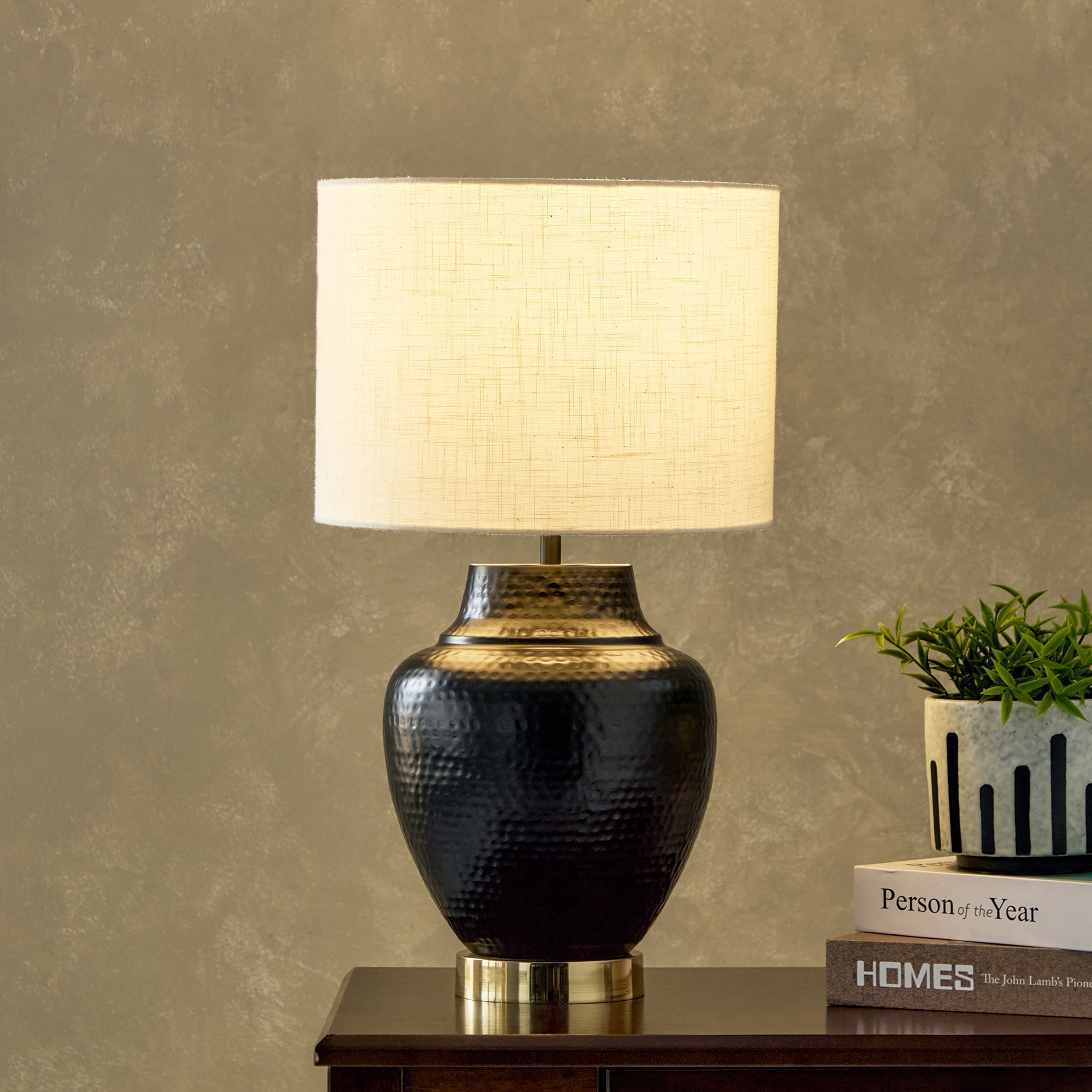مصباح طاولة بقاعدة معدنية وغطاء من كينجستون - 53 سم-hbxbedroom-lighting-tablelamps-image-2