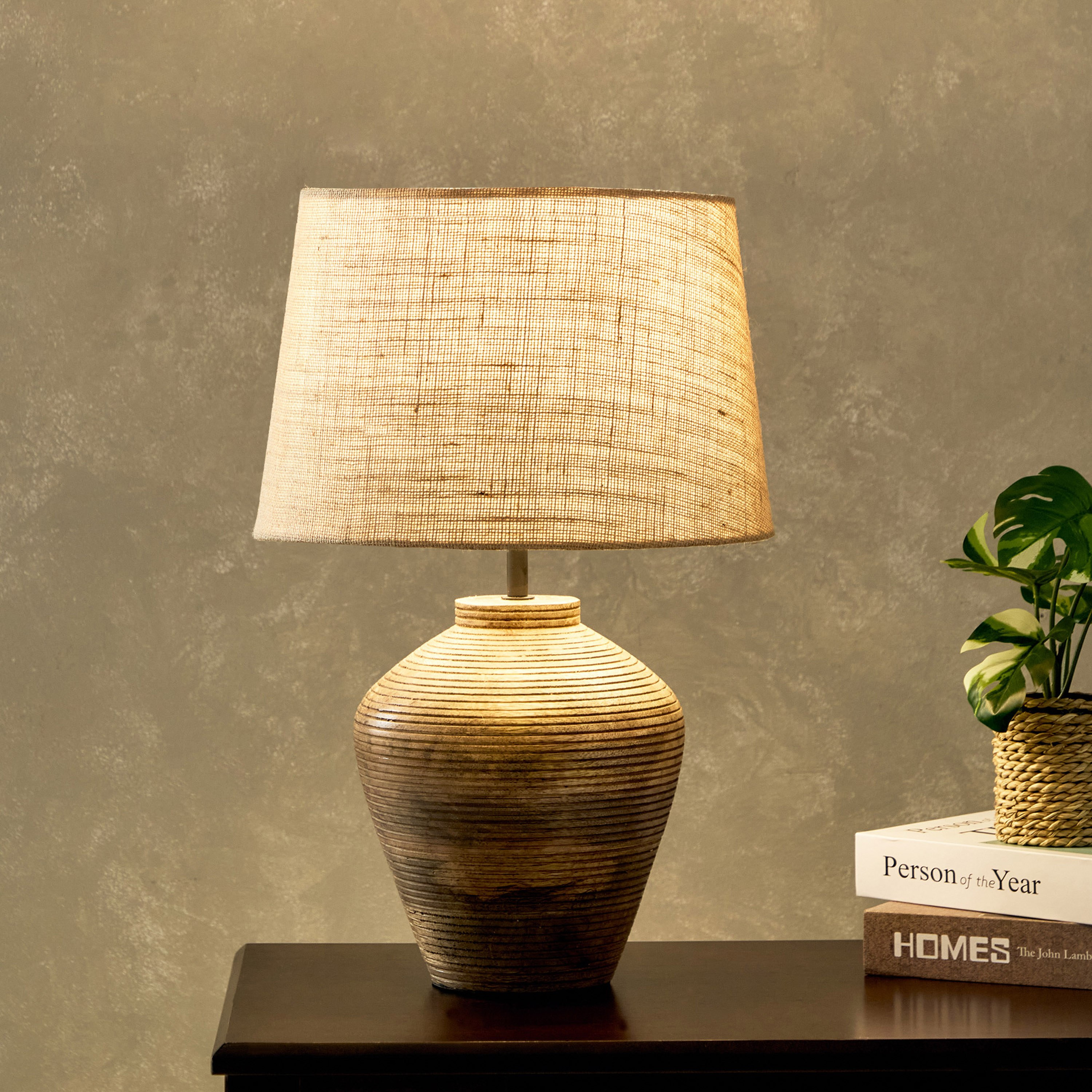 مصباح طاولة بقاعدة من الراتان وغطاء رفيع من كينجستون - 53 سم-hbxbedroom-lighting-tablelamps-image-2
