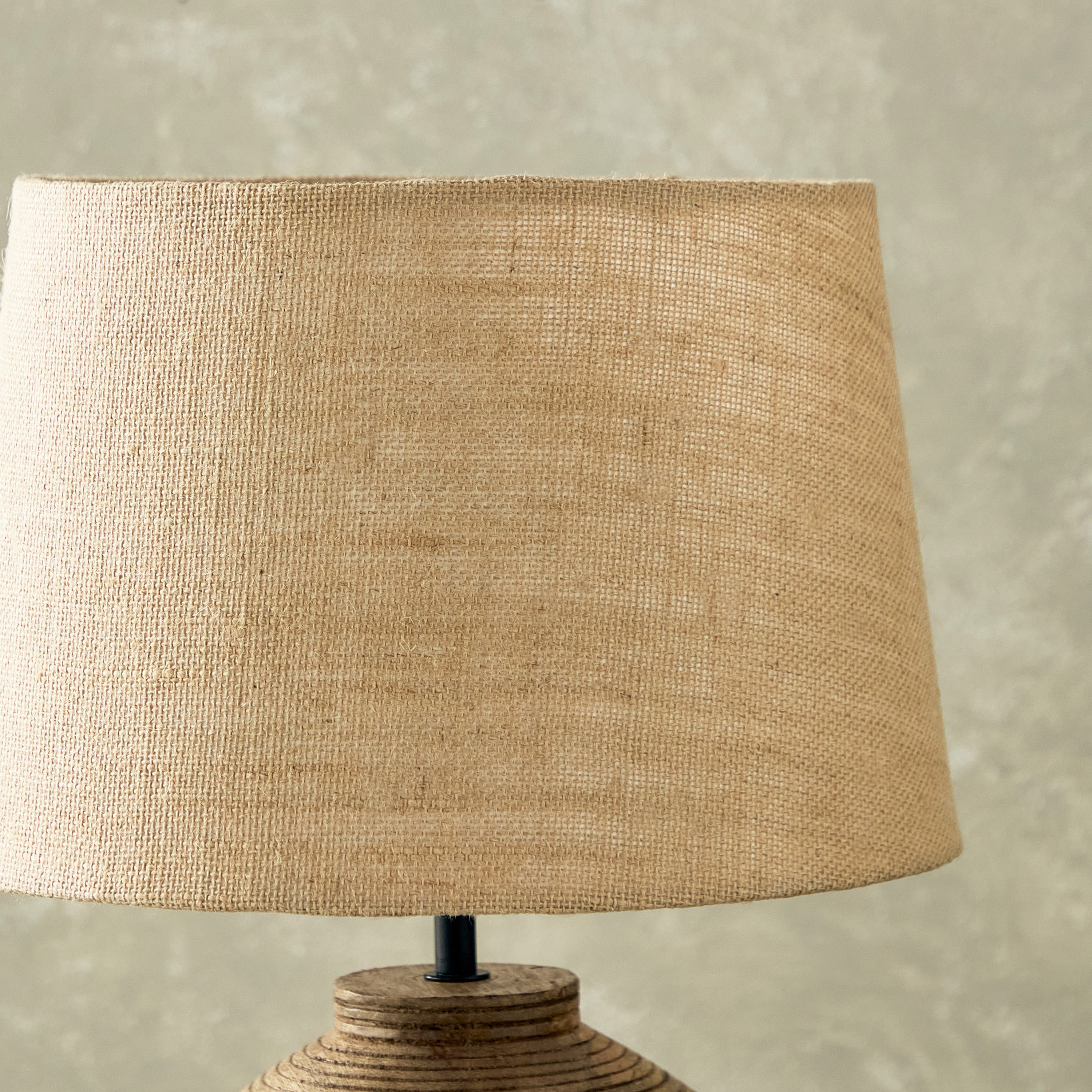 مصباح طاولة بقاعدة من الراتان وغطاء رفيع من كينجستون - 53 سم-hbxbedroom-lighting-tablelamps-image-3