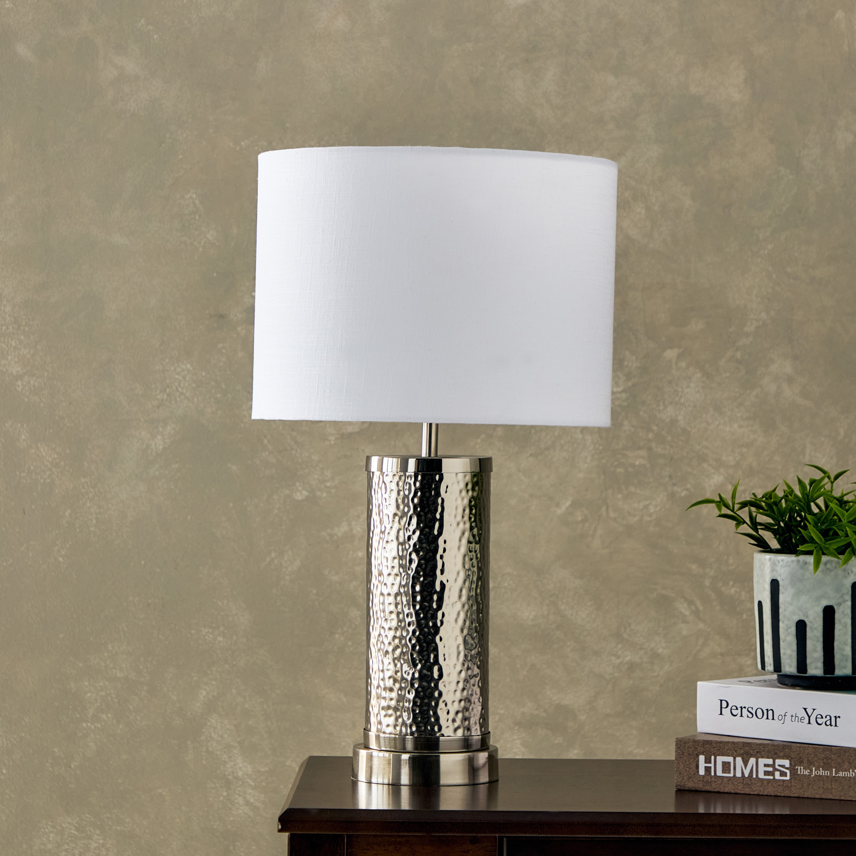مصباح طاولة أسطواني بقاعدة معدنية مطروقة وغطاء من كينجستون- 53 سم-hbxbedroom-lighting-tablelamps-image-1