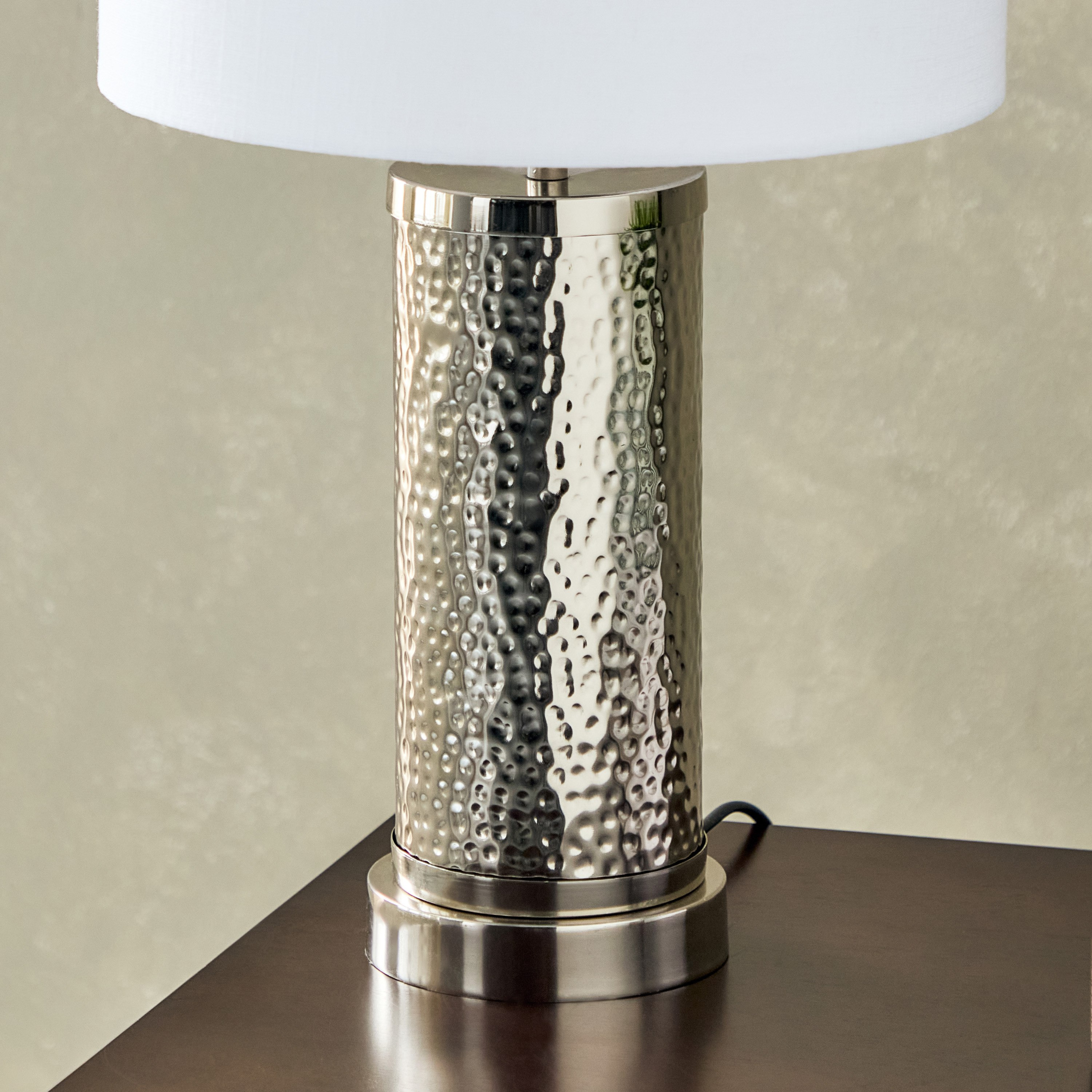 مصباح طاولة أسطواني بقاعدة معدنية مطروقة وغطاء من كينجستون- 53 سم-hbxbedroom-lighting-tablelamps-image-3