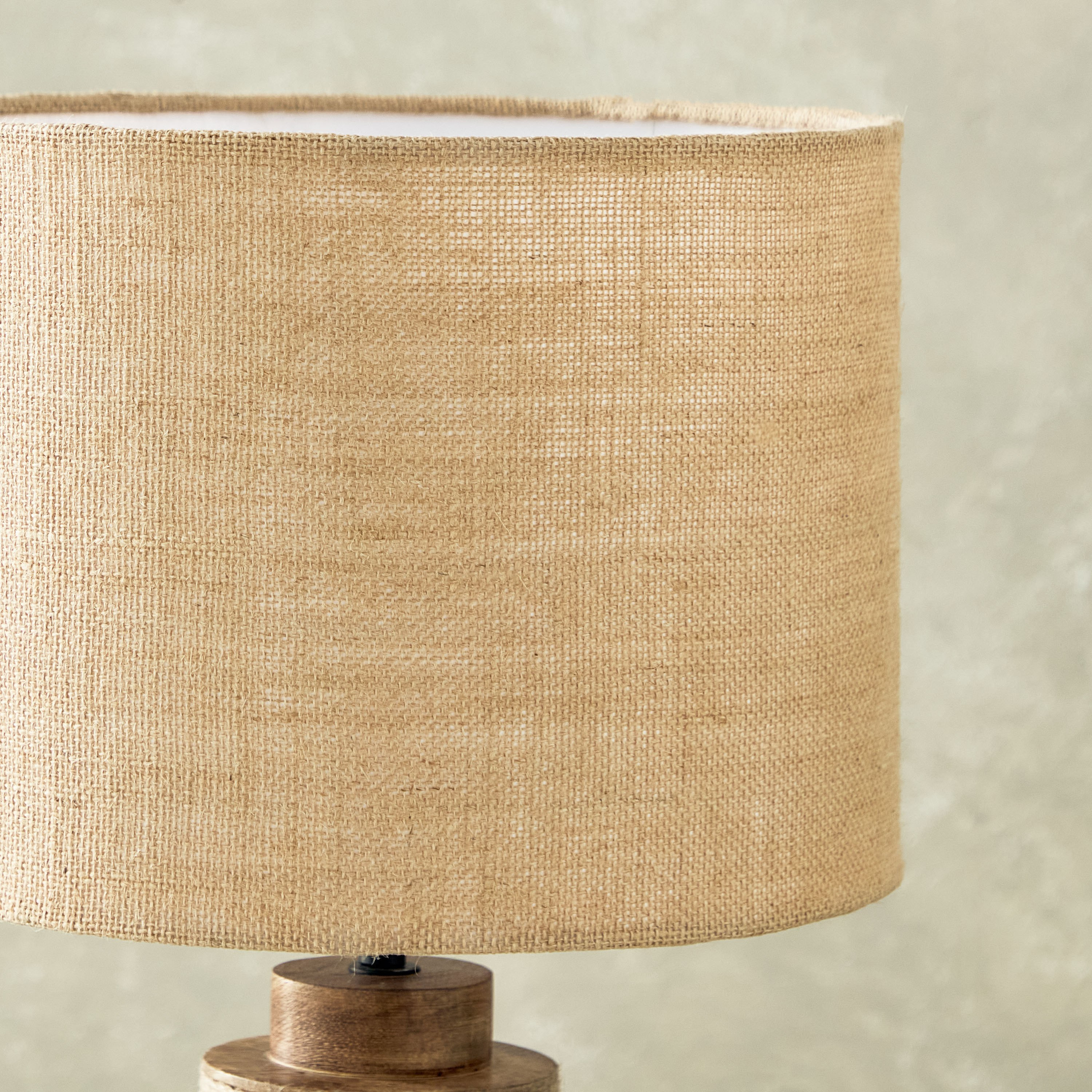 مصباح طاولة جوت بقاعدة خشب أسطوانية وغطاء من كينجستون - 52 سم-hbxbedroom-lighting-tablelamps-image-3