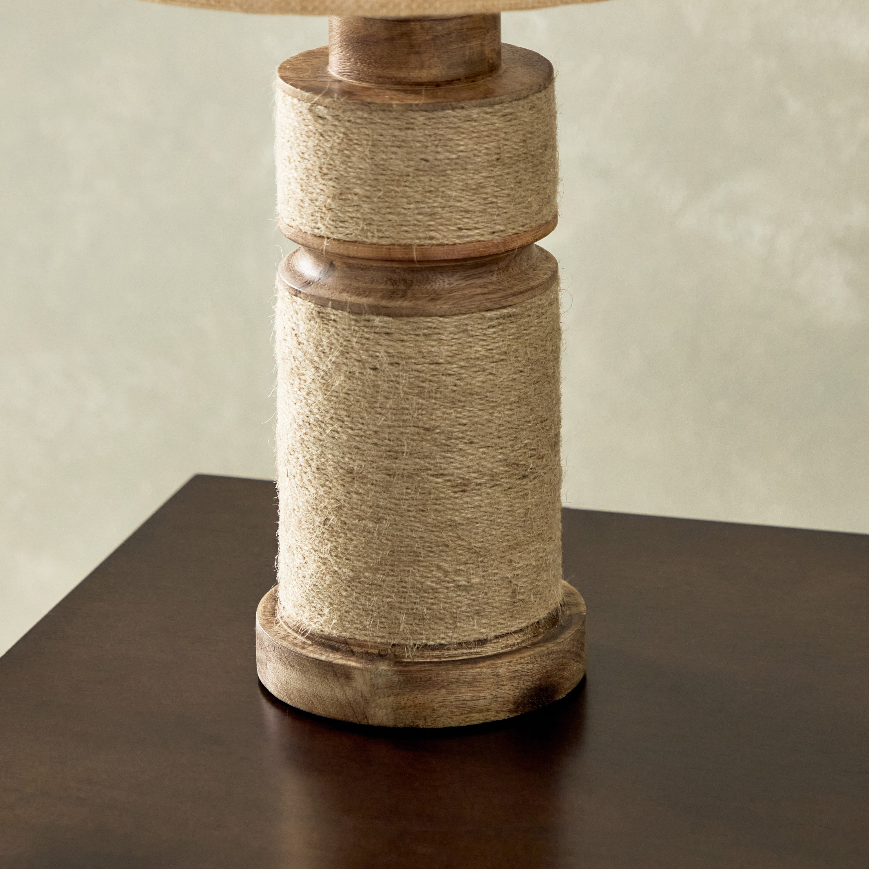 مصباح طاولة جوت بقاعدة خشب أسطوانية وغطاء من كينجستون - 52 سم-hbxbedroom-lighting-tablelamps-image-4
