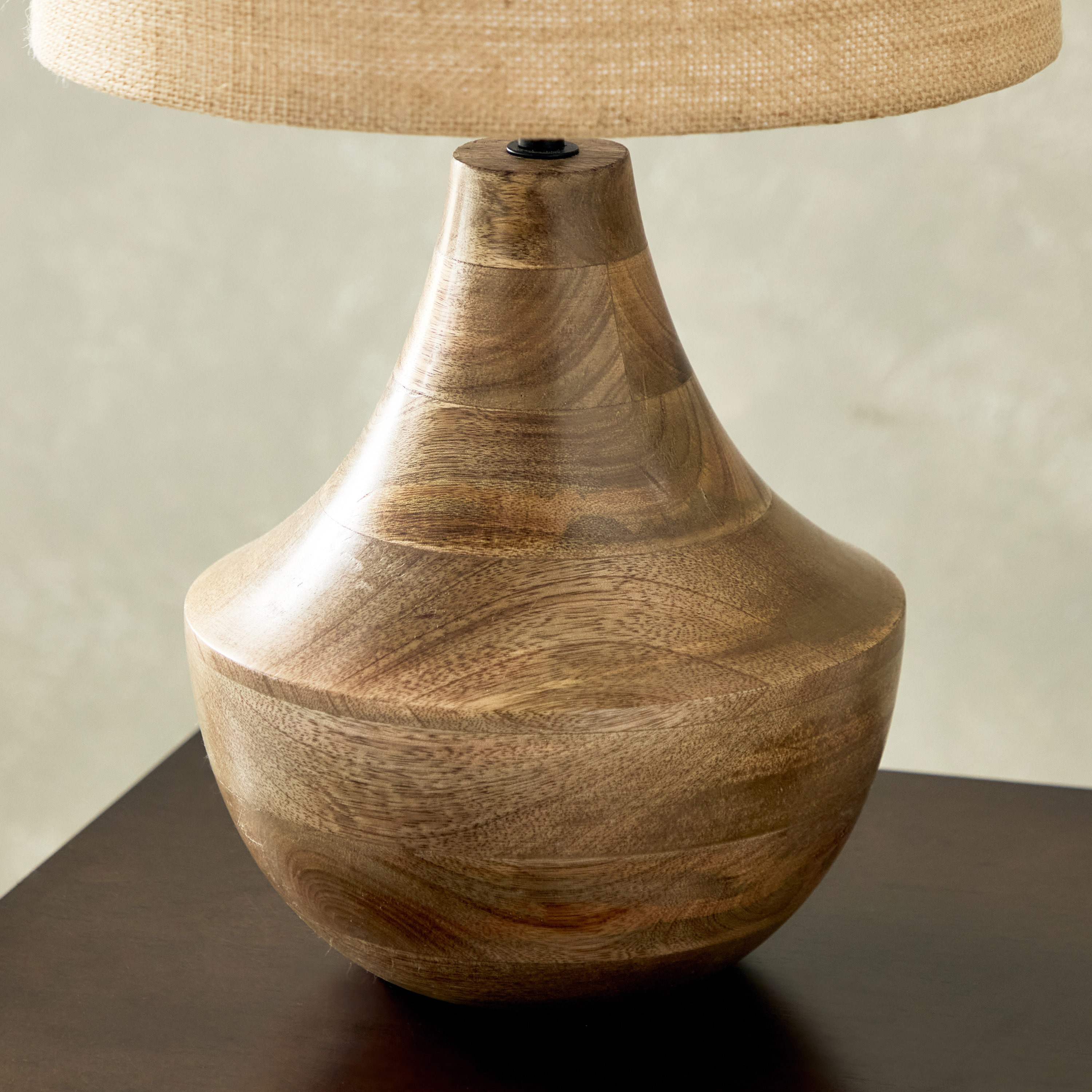 مصباح طاولة بقاعدة خشب وغطاء اسطواني من كينجستون - 52 سم-hbxbedroom-lighting-tablelamps-image-4