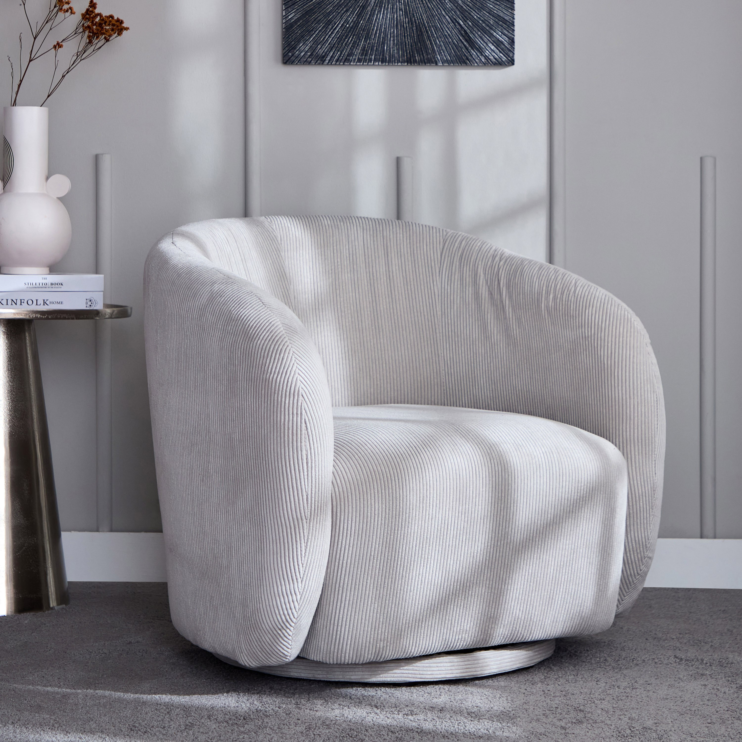 كرسي دوّار قماش بمساند ذراعين من ويفر-hbxlivingroom-sofasandarmchairs-sofas-image-2