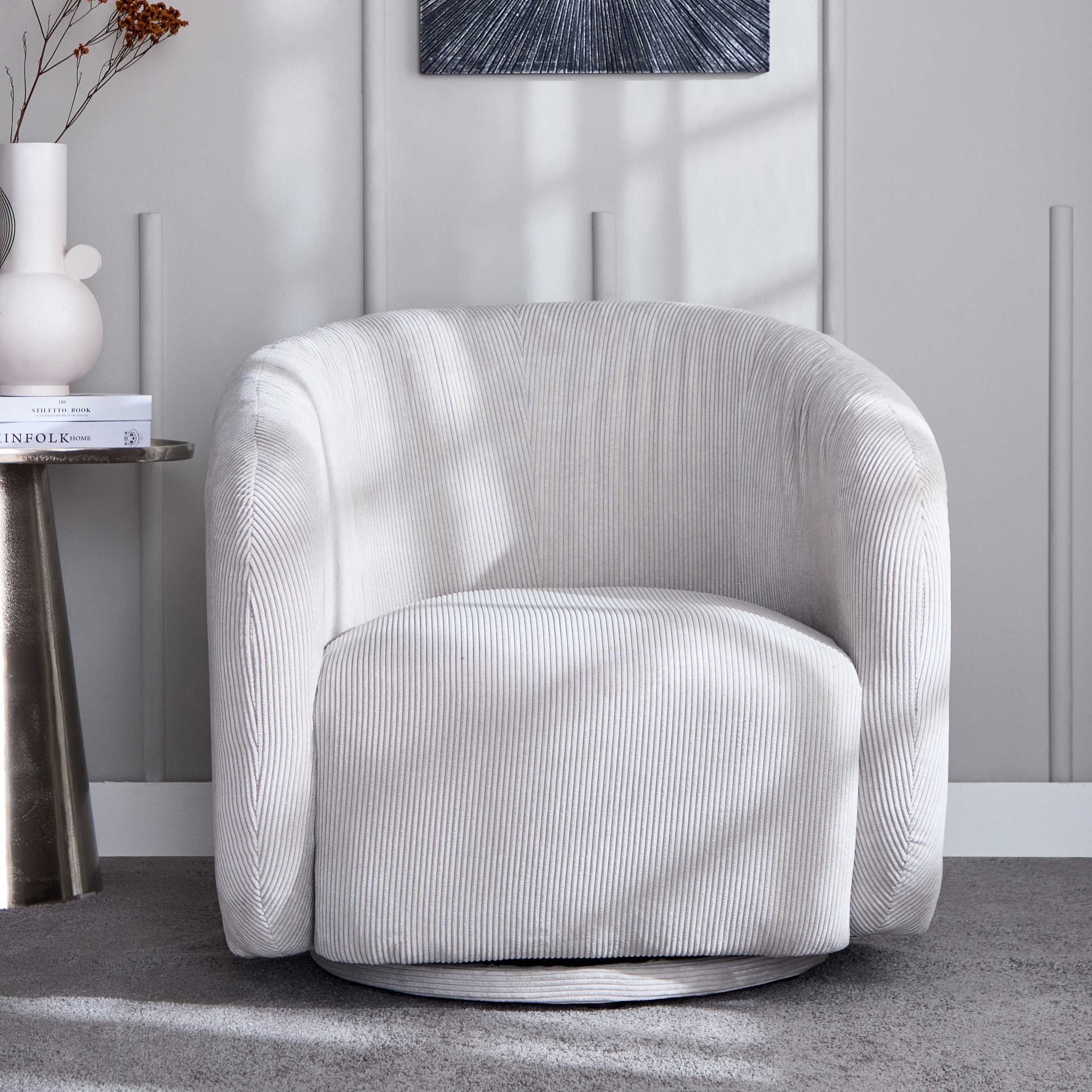 كرسي دوّار قماش بمساند ذراعين من ويفر-hbxlivingroom-sofasandarmchairs-sofas-image-3