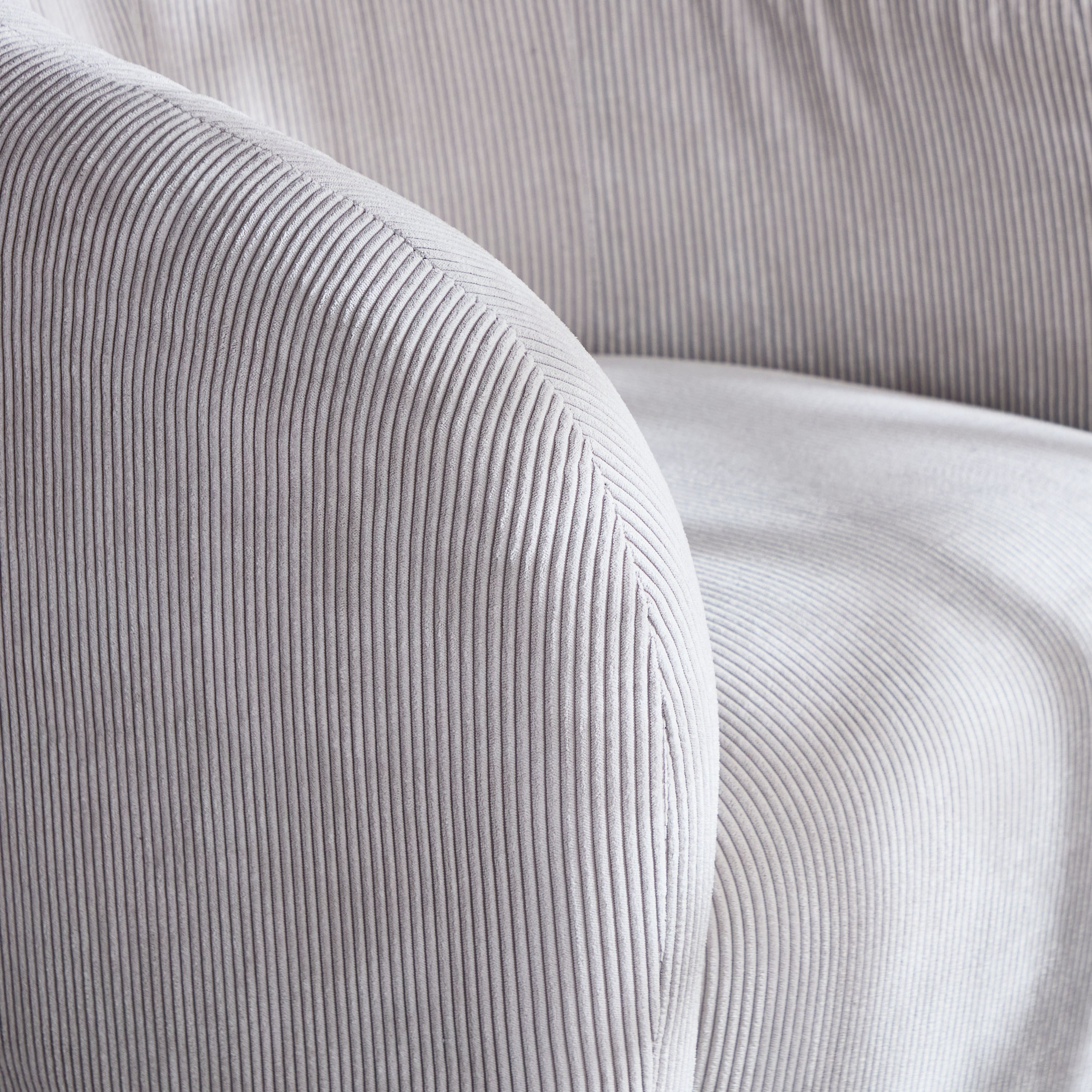 كرسي دوّار قماش بمساند ذراعين من ويفر-hbxlivingroom-sofasandarmchairs-sofas-image-5