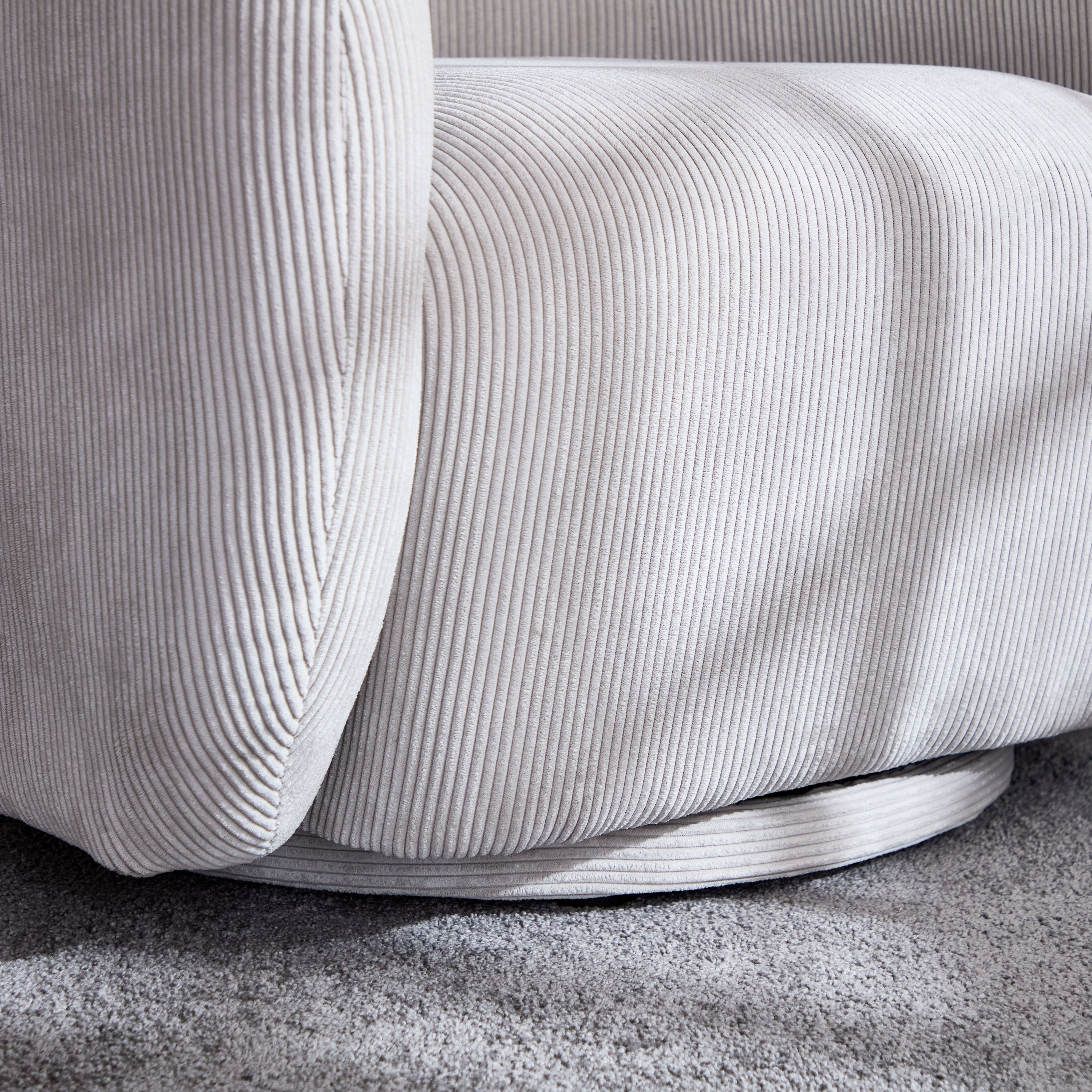 كرسي دوّار قماش بمساند ذراعين من ويفر-hbxlivingroom-sofasandarmchairs-sofas-image-6