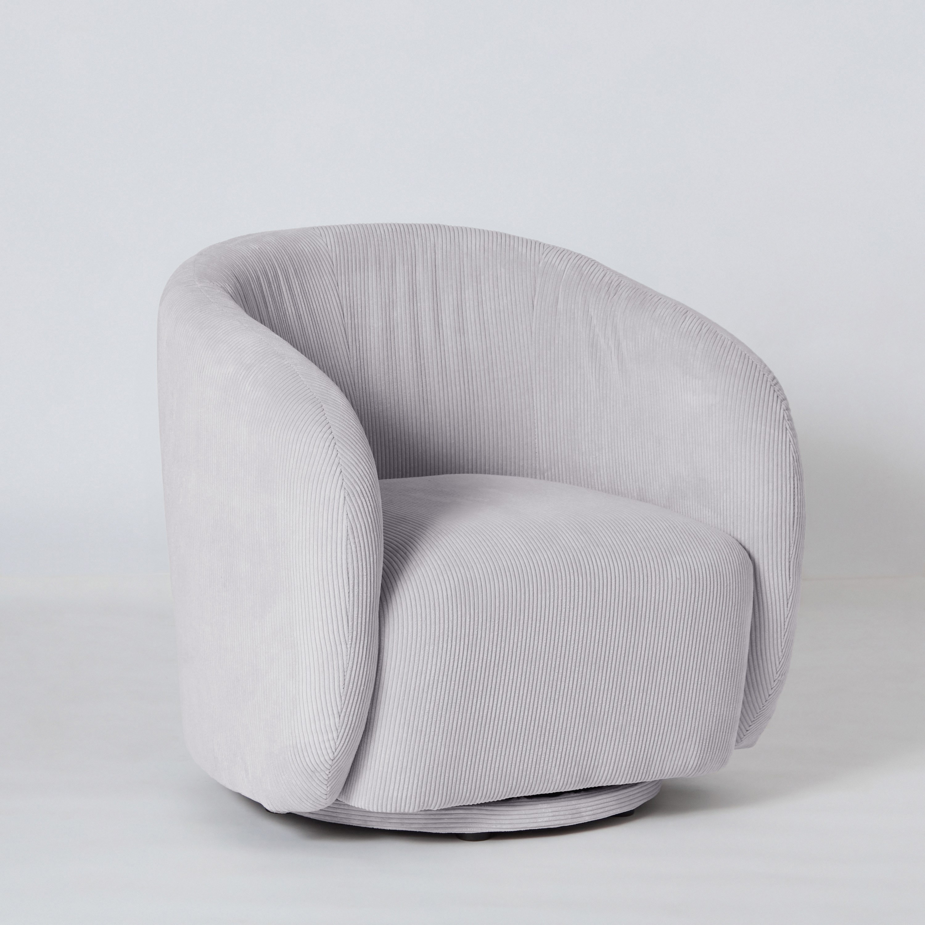 كرسي دوّار قماش بمساند ذراعين من ويفر-hbxlivingroom-sofasandarmchairs-sofas-image-8