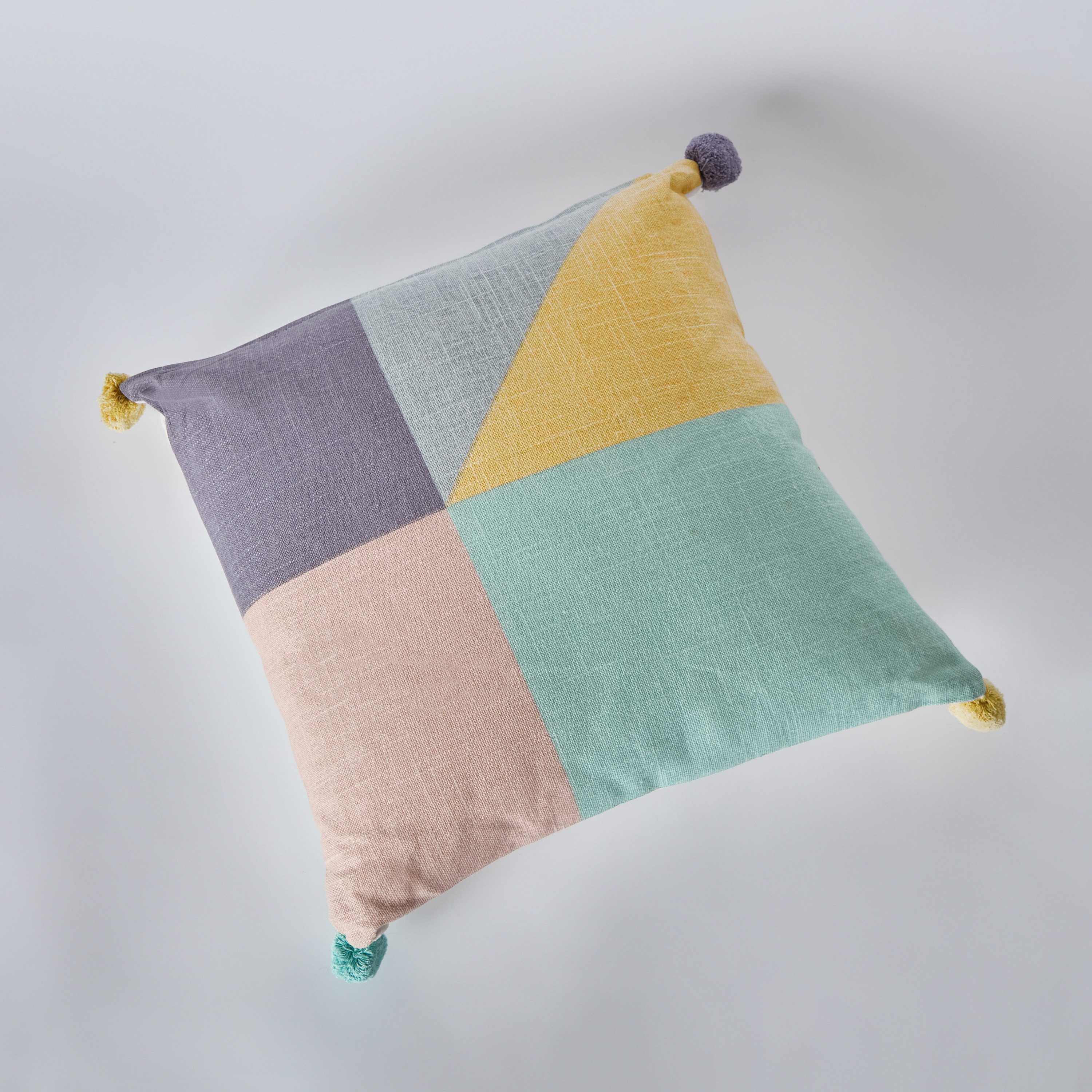 وسادة محشوة قطنية بطبعات قوالب ملونة وكرات بوم بوم من بلاي لاند- 40x40 سم-hbxhomeware-hbxkidsandyouth-image-6
