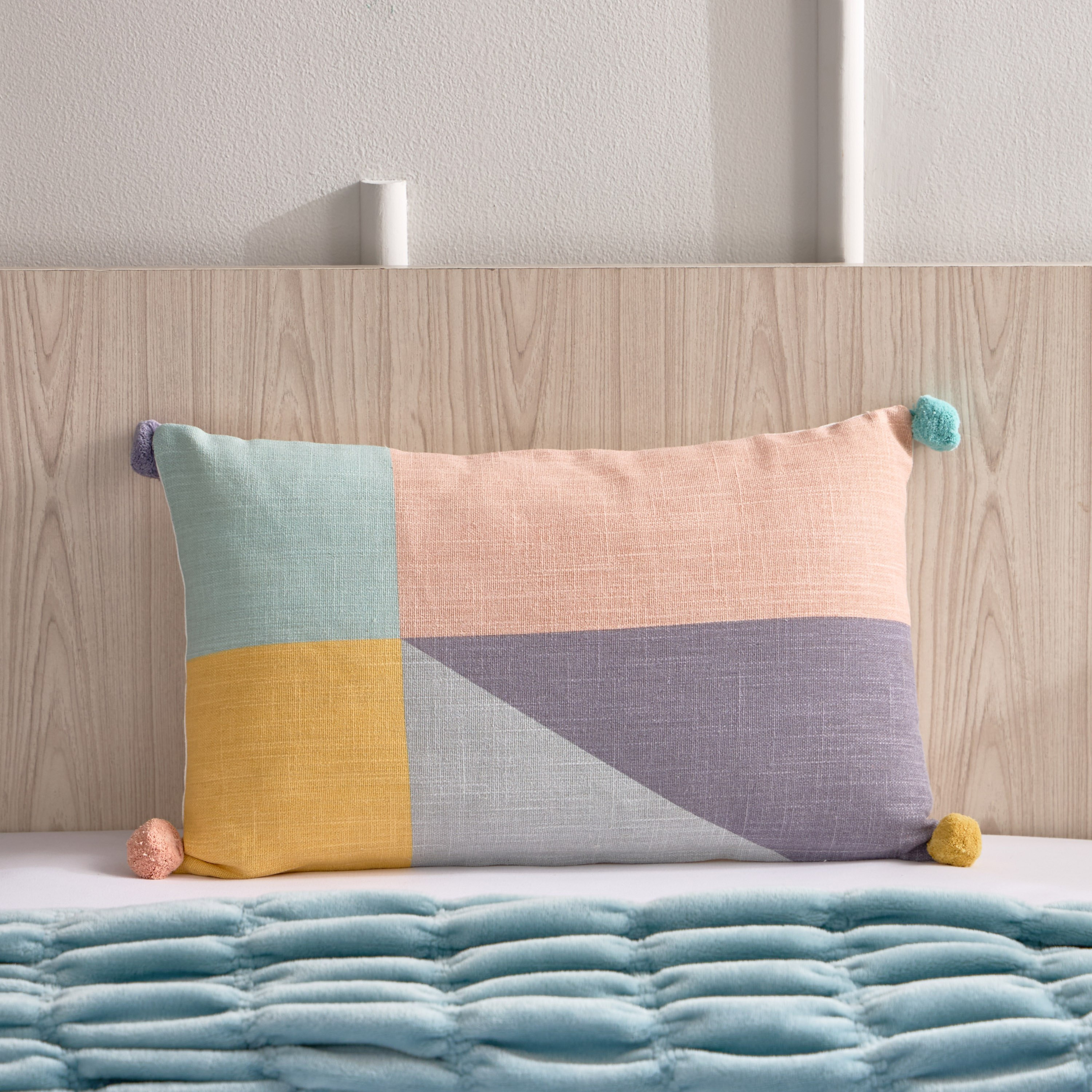 وسادة قطن محشوة بطبعات قوالب ملونة وكرات بوم بوم من بلاي لاند - 30x50 سم-hbxhomeware-hbxkidsandyouth-image-1