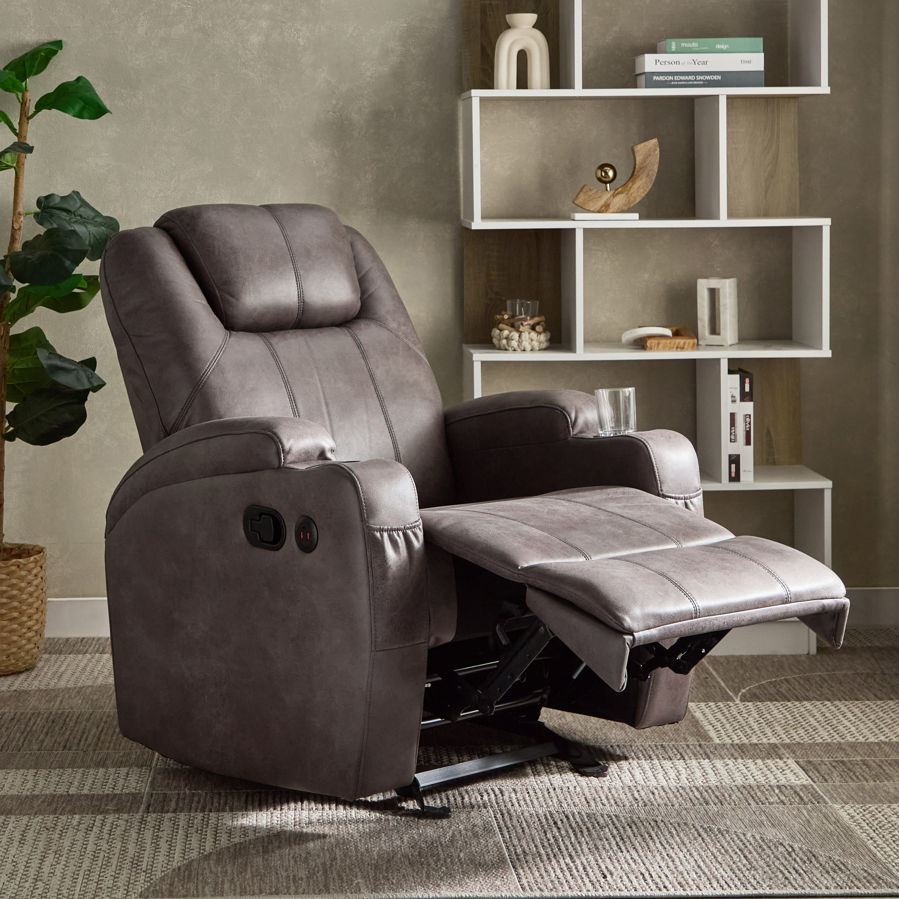 كرسي استرخاء هزاز قماش بمظهر جلد وذراعين مع حاملي أكواب ومنفذ يو إس بي من ملاوي-hbxfurniture-sofasandarmchairs-reclinersofas-image-3