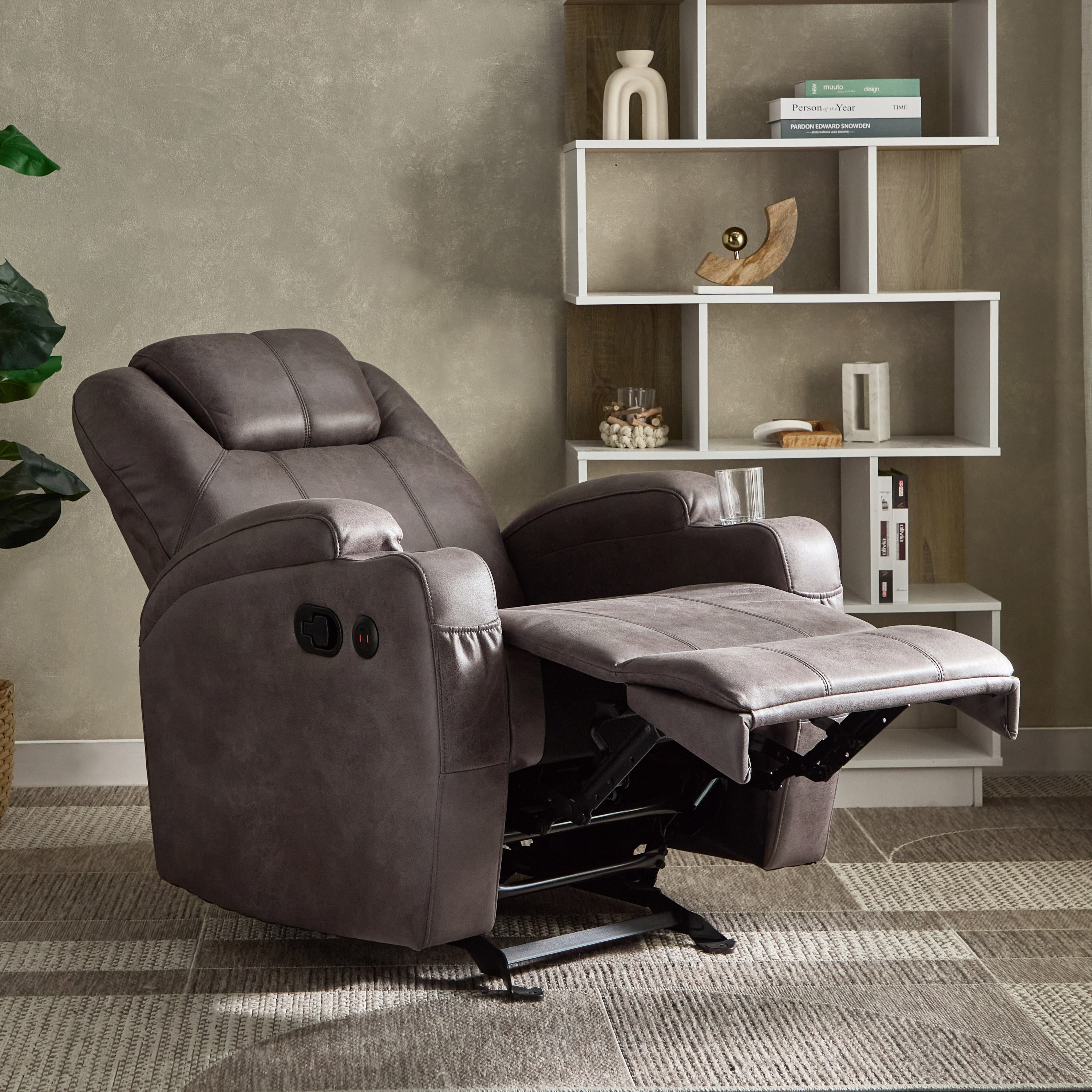 كرسي استرخاء هزاز قماش بمظهر جلد وذراعين مع حاملي أكواب ومنفذ يو إس بي من ملاوي-hbxfurniture-sofasandarmchairs-reclinersofas-image-4