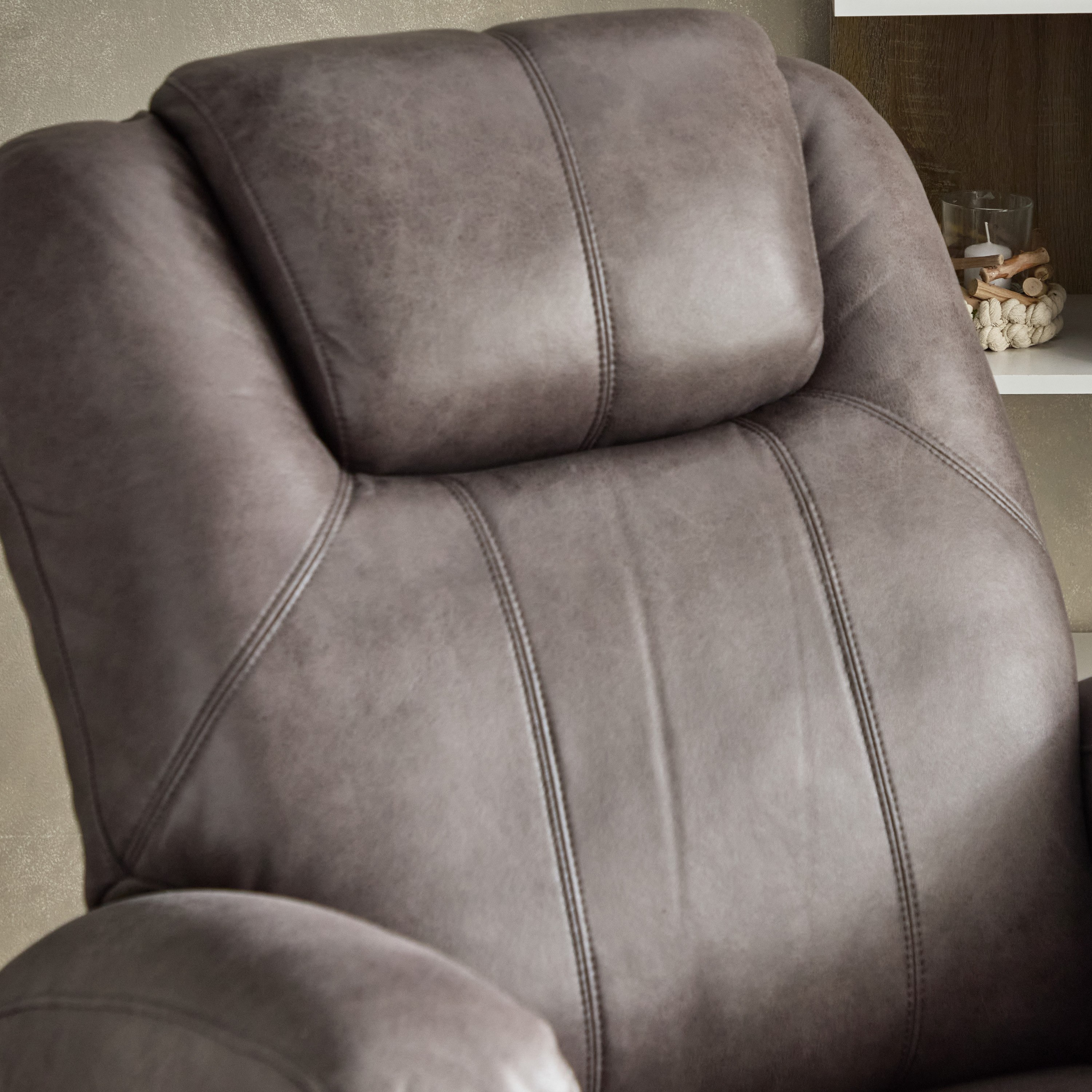 كرسي استرخاء هزاز قماش بمظهر جلد وذراعين مع حاملي أكواب ومنفذ يو إس بي من ملاوي-hbxfurniture-sofasandarmchairs-reclinersofas-image-6