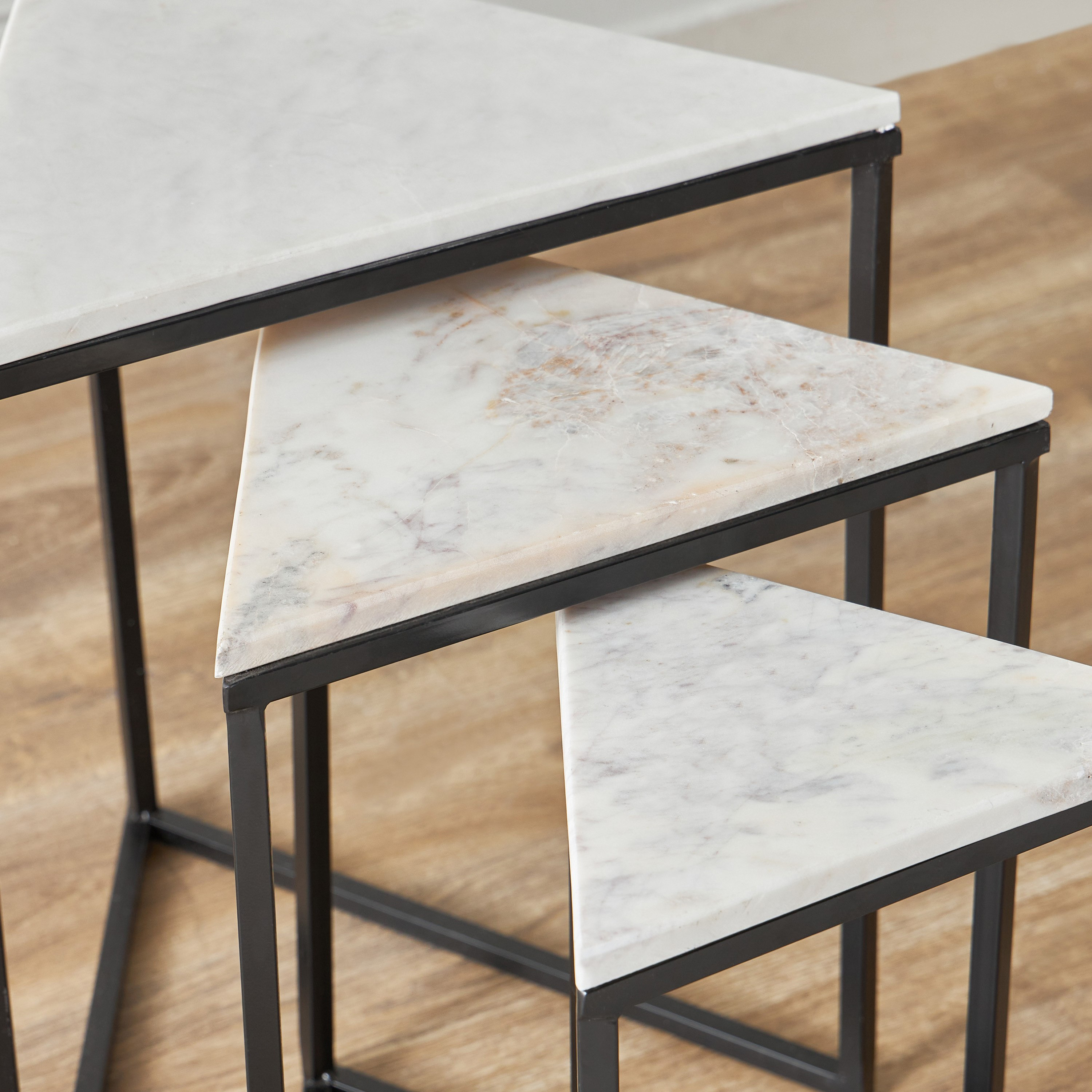 طقم طاولات متداخلة 3 قطع بسطح من الرخام الأصلي - تريو من فيندرا-hbxfurniture-livingroom-nestingtables-image-3