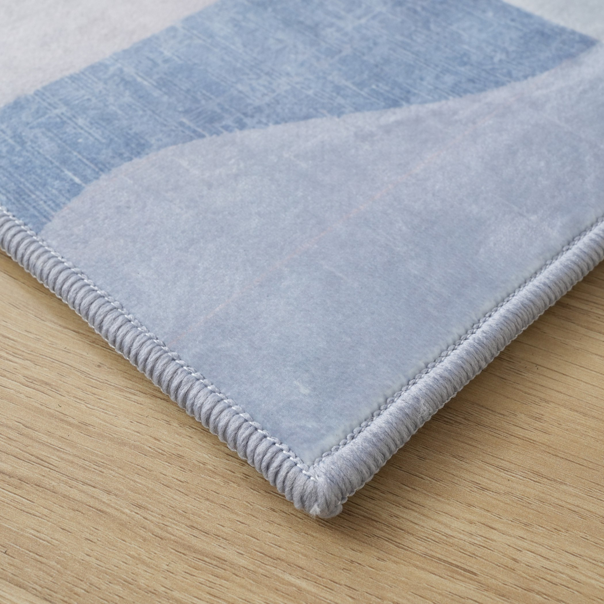 Wells Hilya Printed Flannel Rug - 110x160 cm-hbxdecorandfurnishings-floorcoverings-rugs-image-3