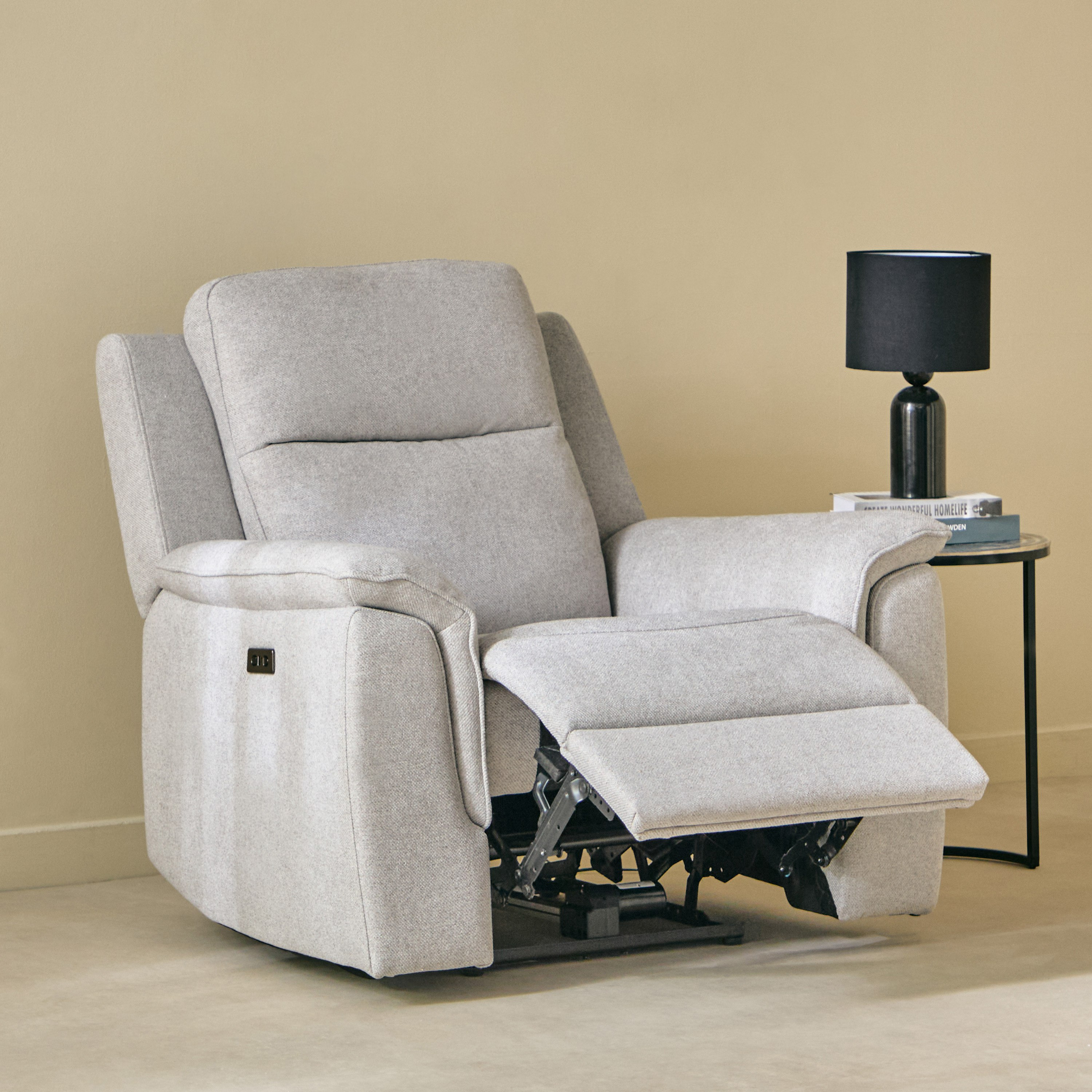 كرسي استرخاء قماش بمساند ذراعين قابل للضبط بالطاقة الكهربائية من بريتاني-hbxfurniture-sofasandarmchairs-reclinersofas-image-2
