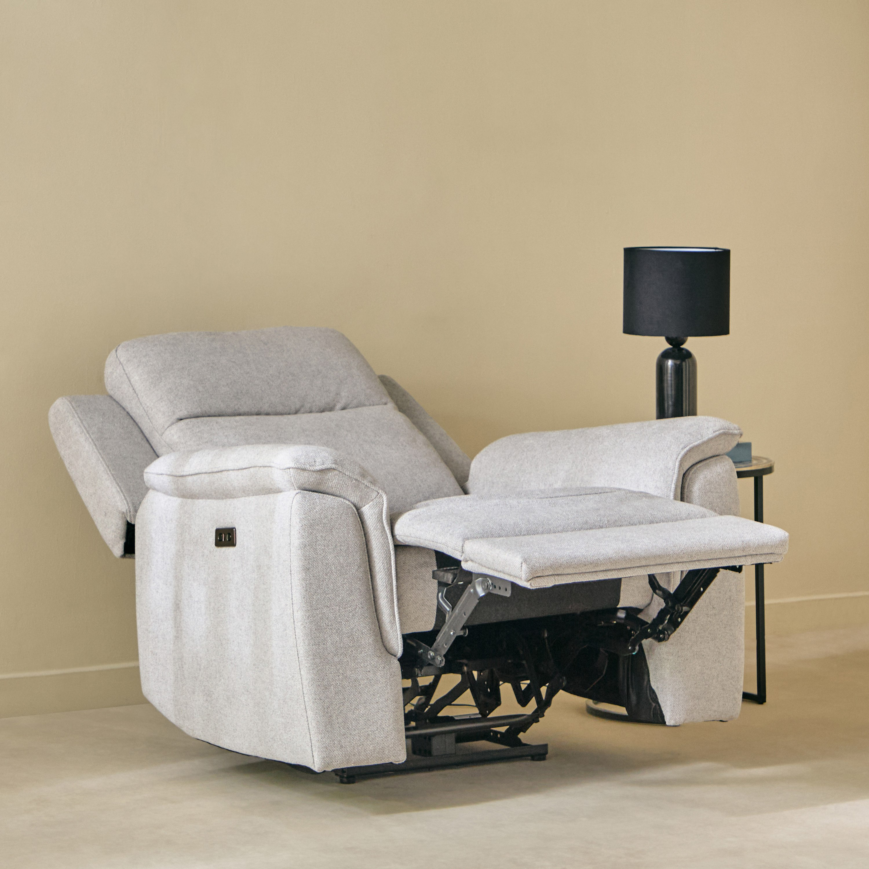 كرسي استرخاء قماش بمساند ذراعين قابل للضبط بالطاقة الكهربائية من بريتاني-hbxfurniture-sofasandarmchairs-reclinersofas-image-3
