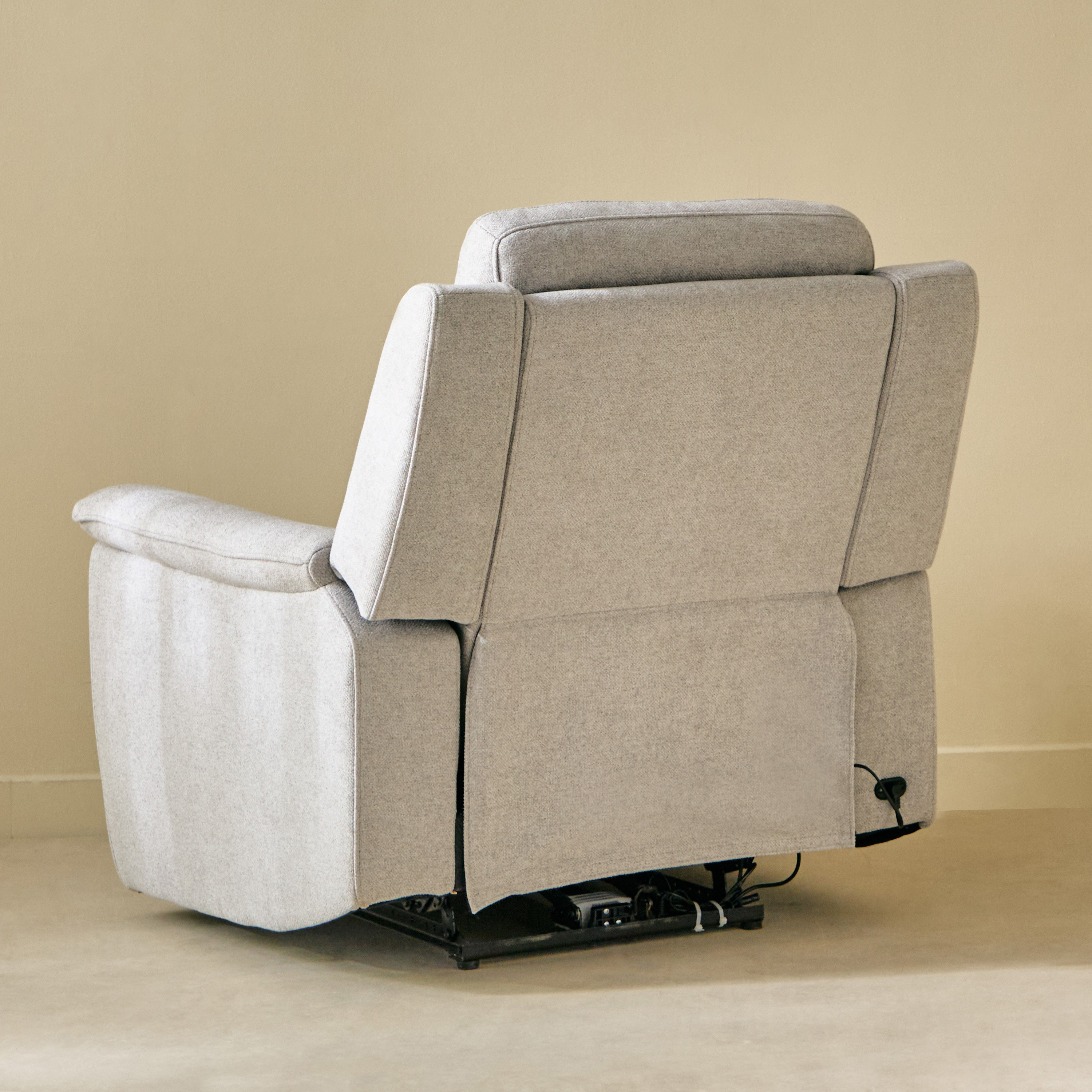 كرسي استرخاء قماش بمساند ذراعين قابل للضبط بالطاقة الكهربائية من بريتاني-hbxfurniture-sofasandarmchairs-reclinersofas-image-8