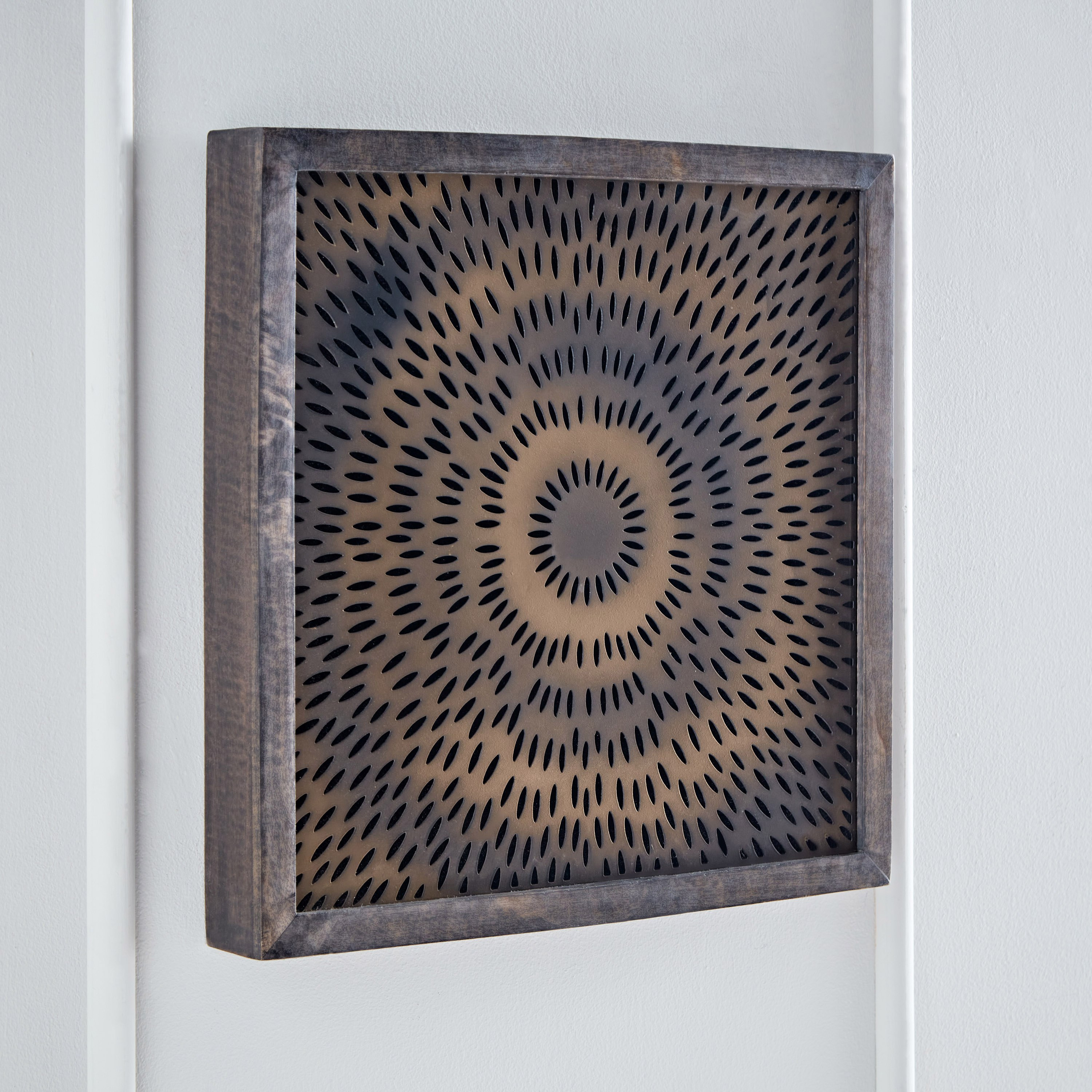 صندوق ظلال بفن معدني وإطار من خشب المانجو من إيلان- 48x48x6.5 سم-hbxlivingroom-walldecor-wallart-image-2