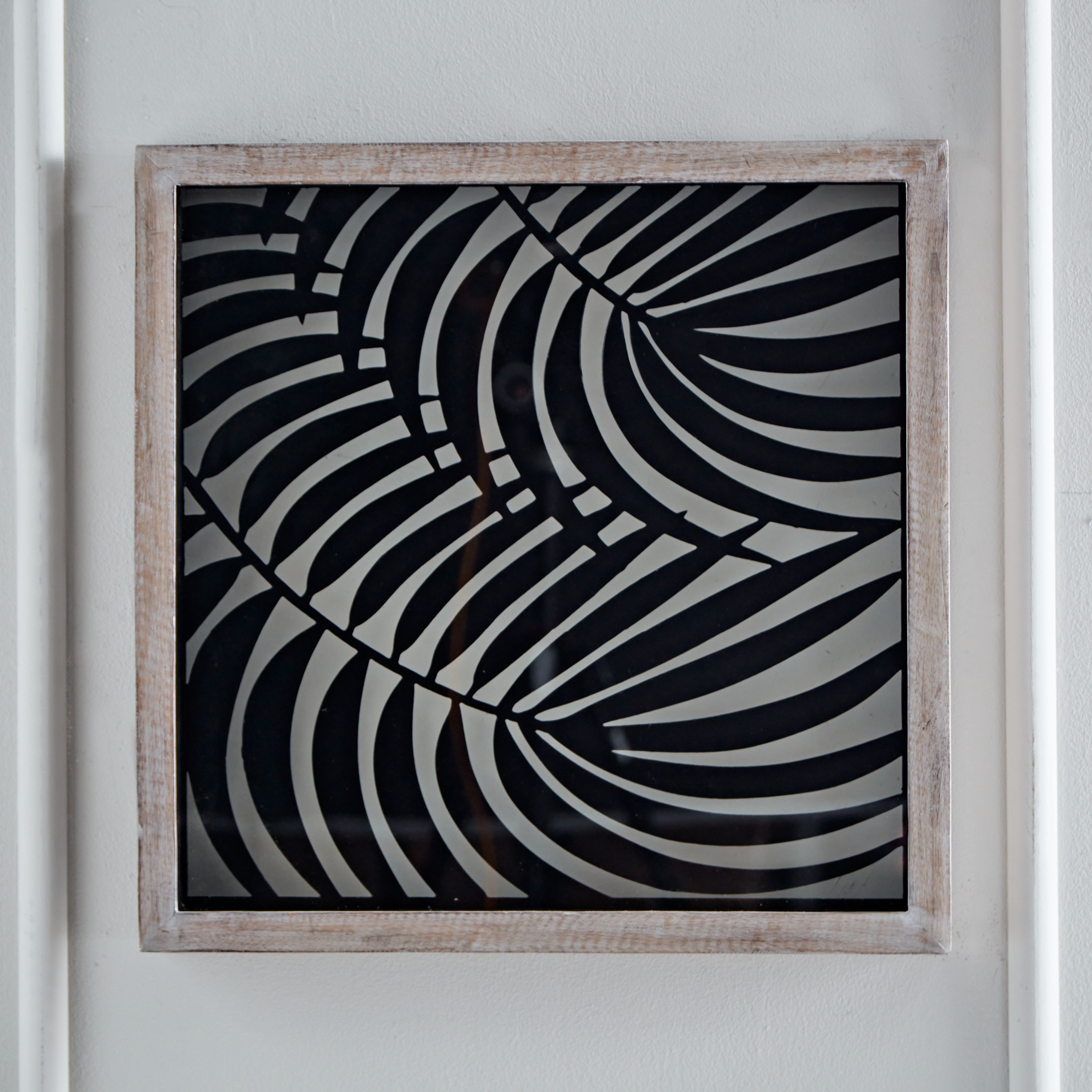 صندوق ظلال معدني  بإطار من خشب المانجو من إيلان- 48x48x6.5 سم-hbxlivingroom-walldecor-wallart-image-1