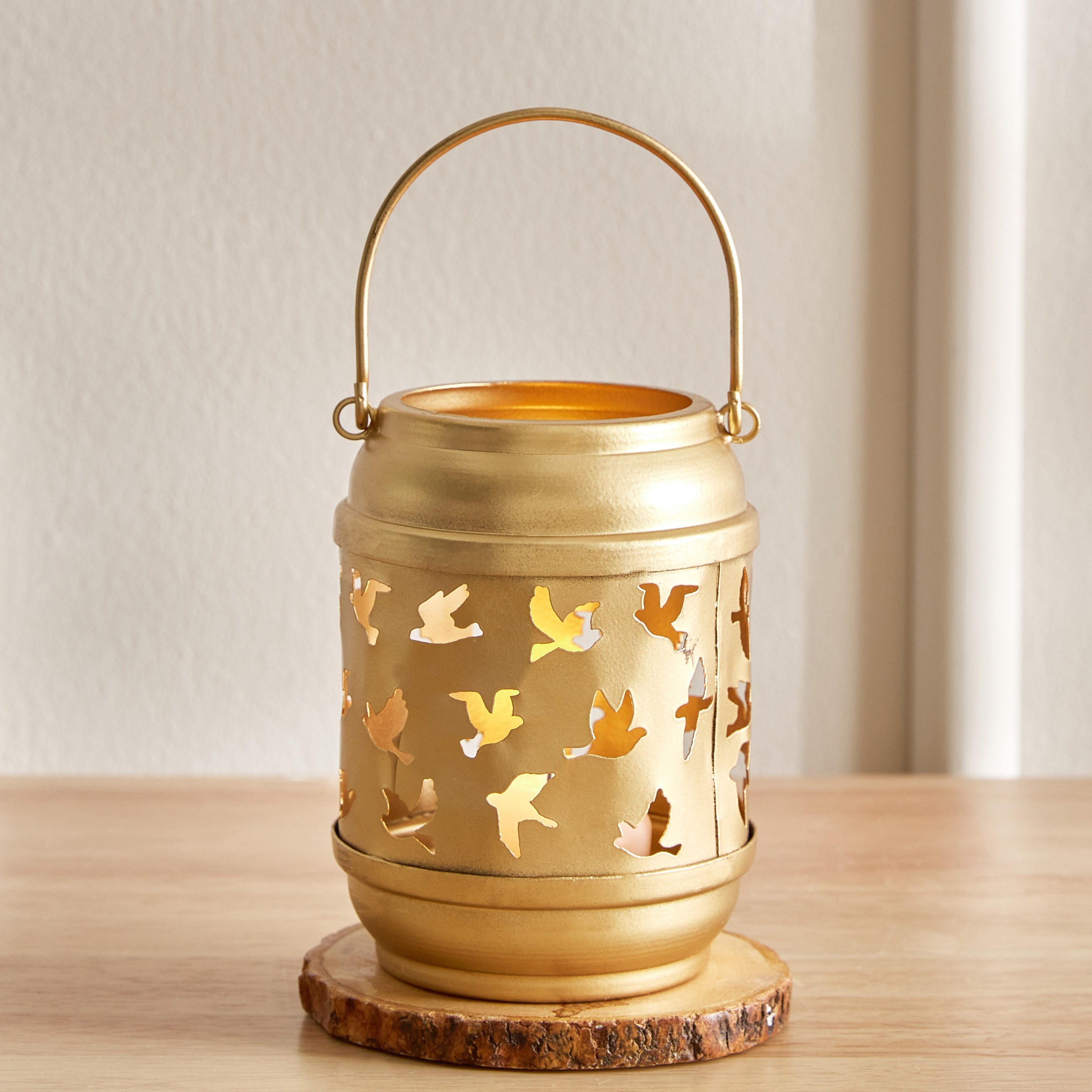 فانوس معدن بتصاميم مفرغة من ليفين - 9x9x15 سم-hbxdecorandfurnishings-homeaccessories-lanterns-image-1
