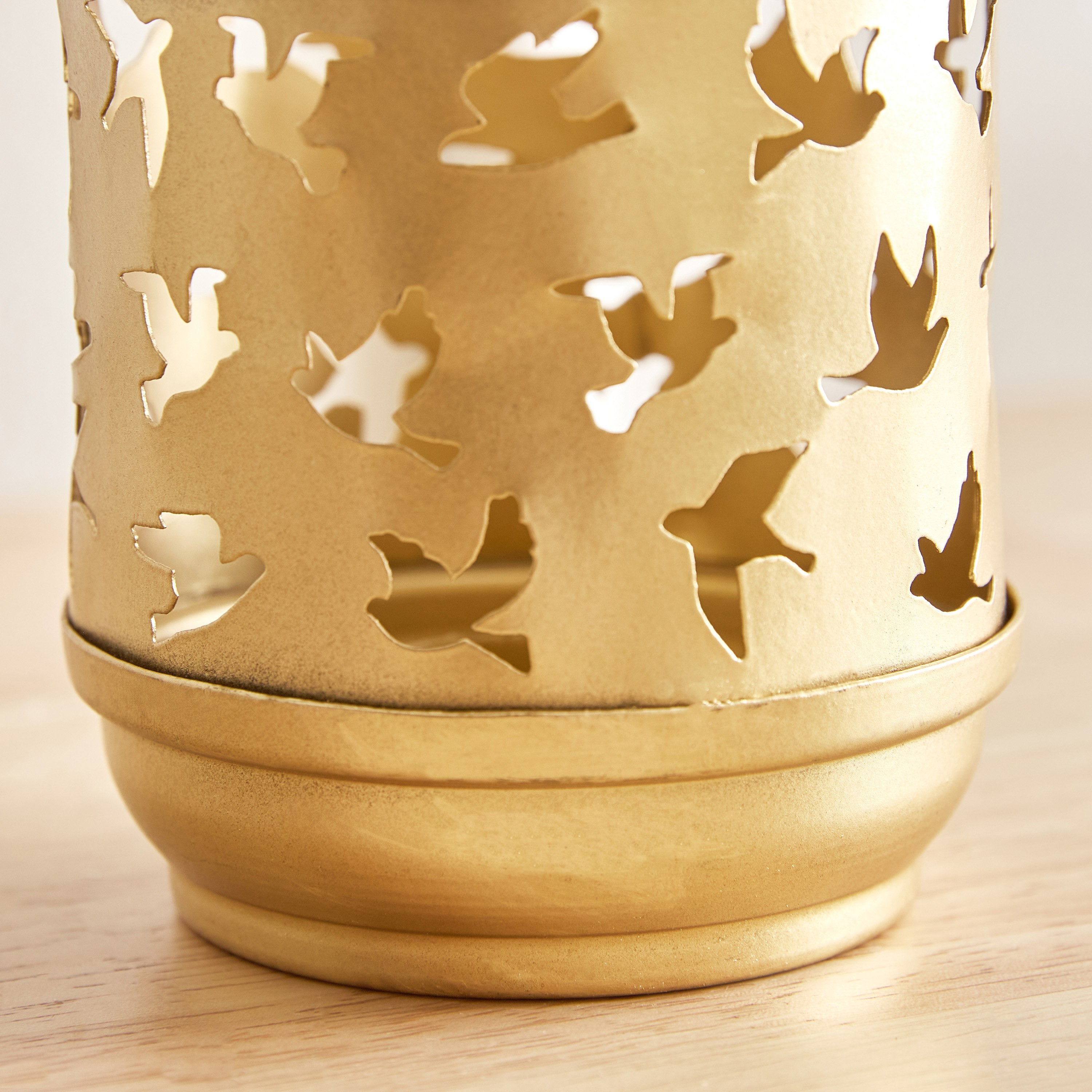 فانوس معدن بتصاميم مفرغة من ليفين - 9x9x15 سم-hbxdecorandfurnishings-homeaccessories-lanterns-image-4