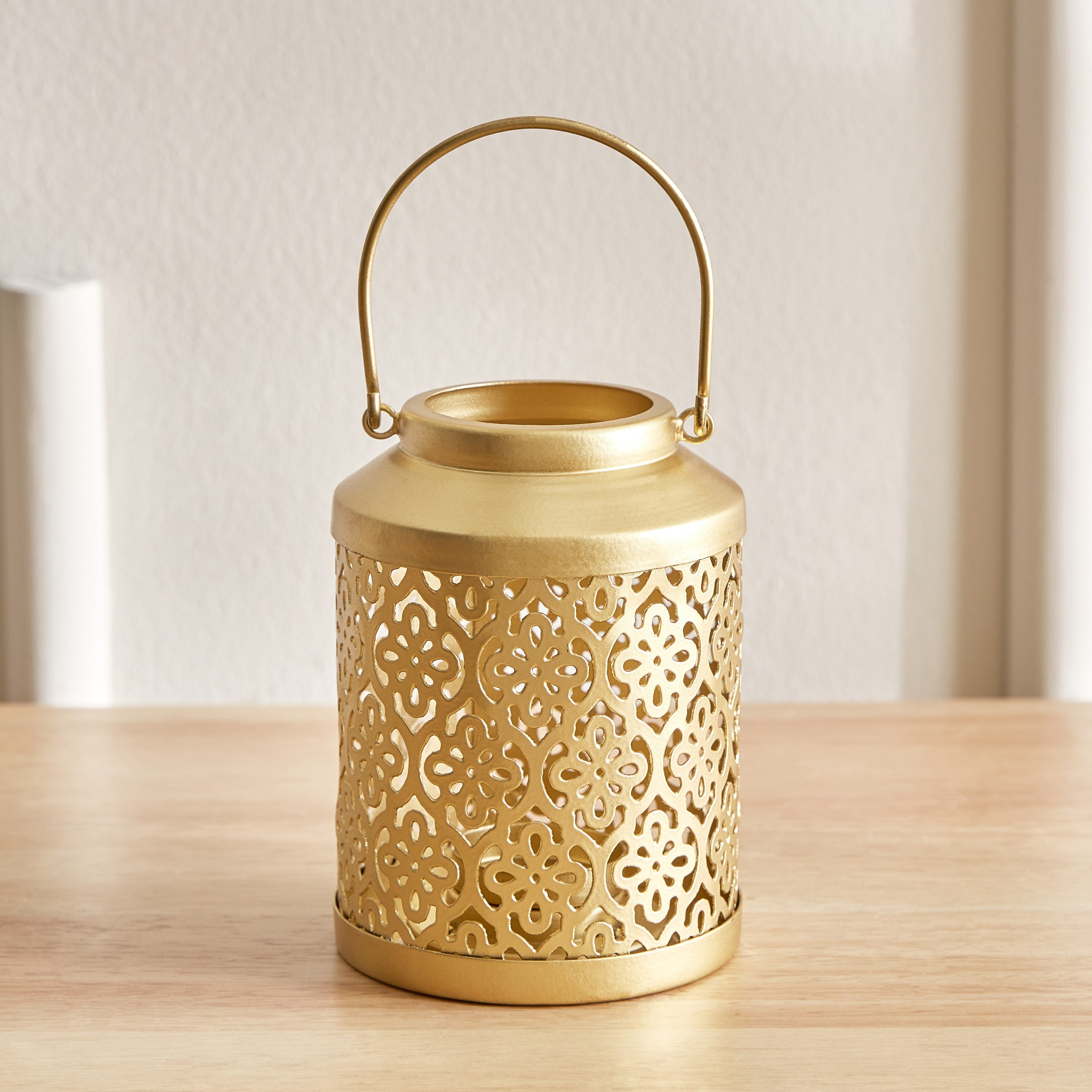 فانوس باروك معدن بتصاميم مفرغة من ليفين - 11x11x18 سم-hbxdecorandfurnishings-homeaccessories-lanterns-image-2