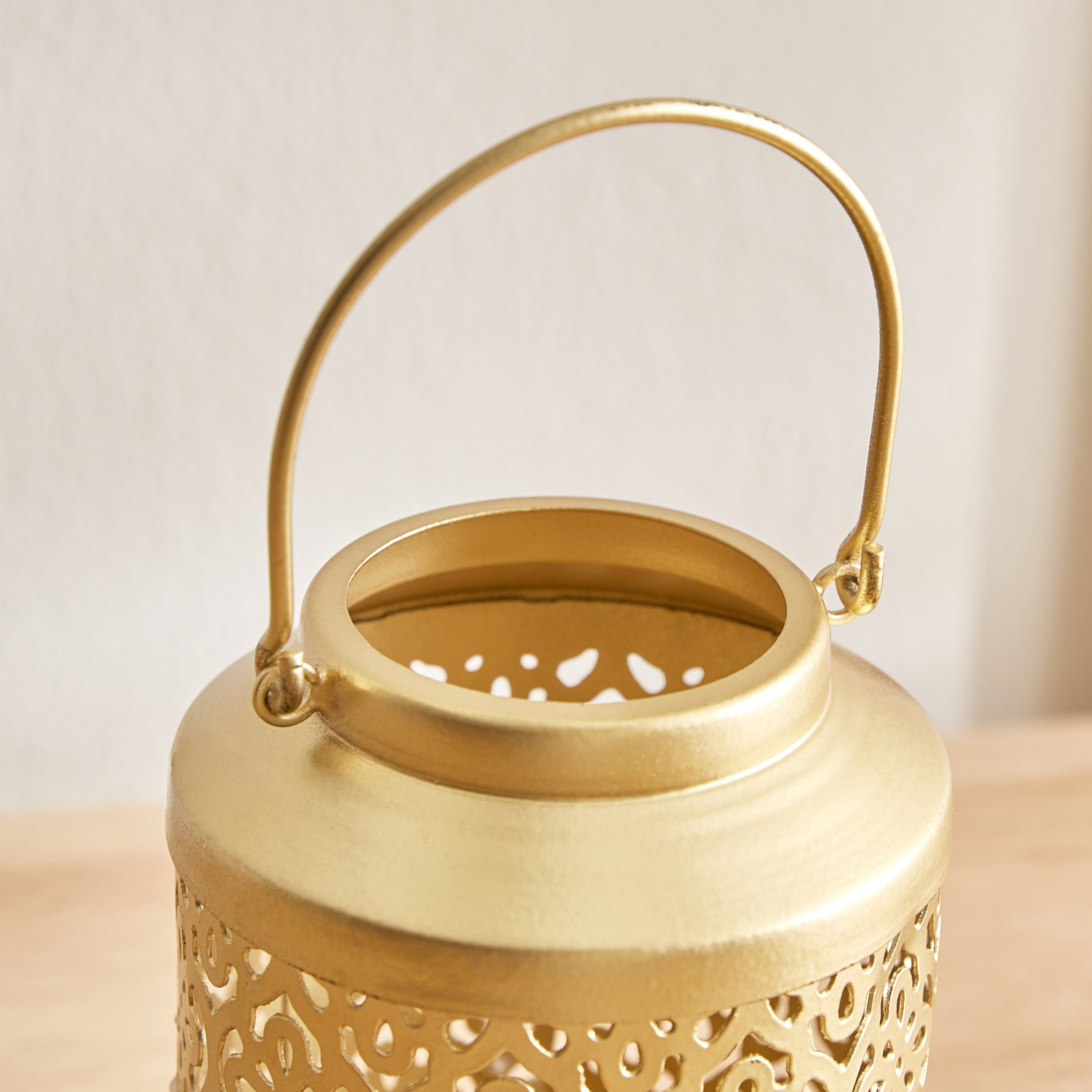فانوس باروك معدن بتصاميم مفرغة من ليفين - 11x11x18 سم-hbxdecorandfurnishings-homeaccessories-lanterns-image-3